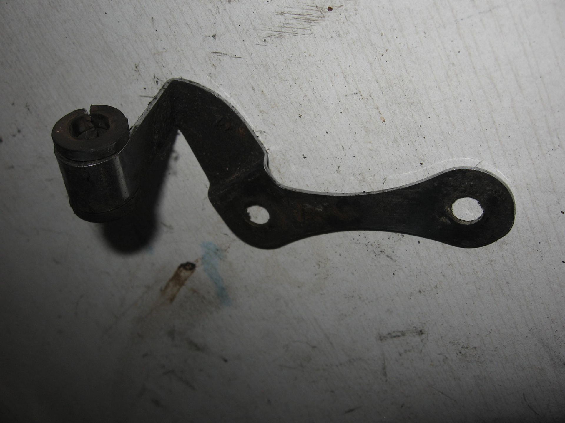 beugel geleiding remslang voor rechts	TR1 xv920 xj750 1981-83	4e2-25876