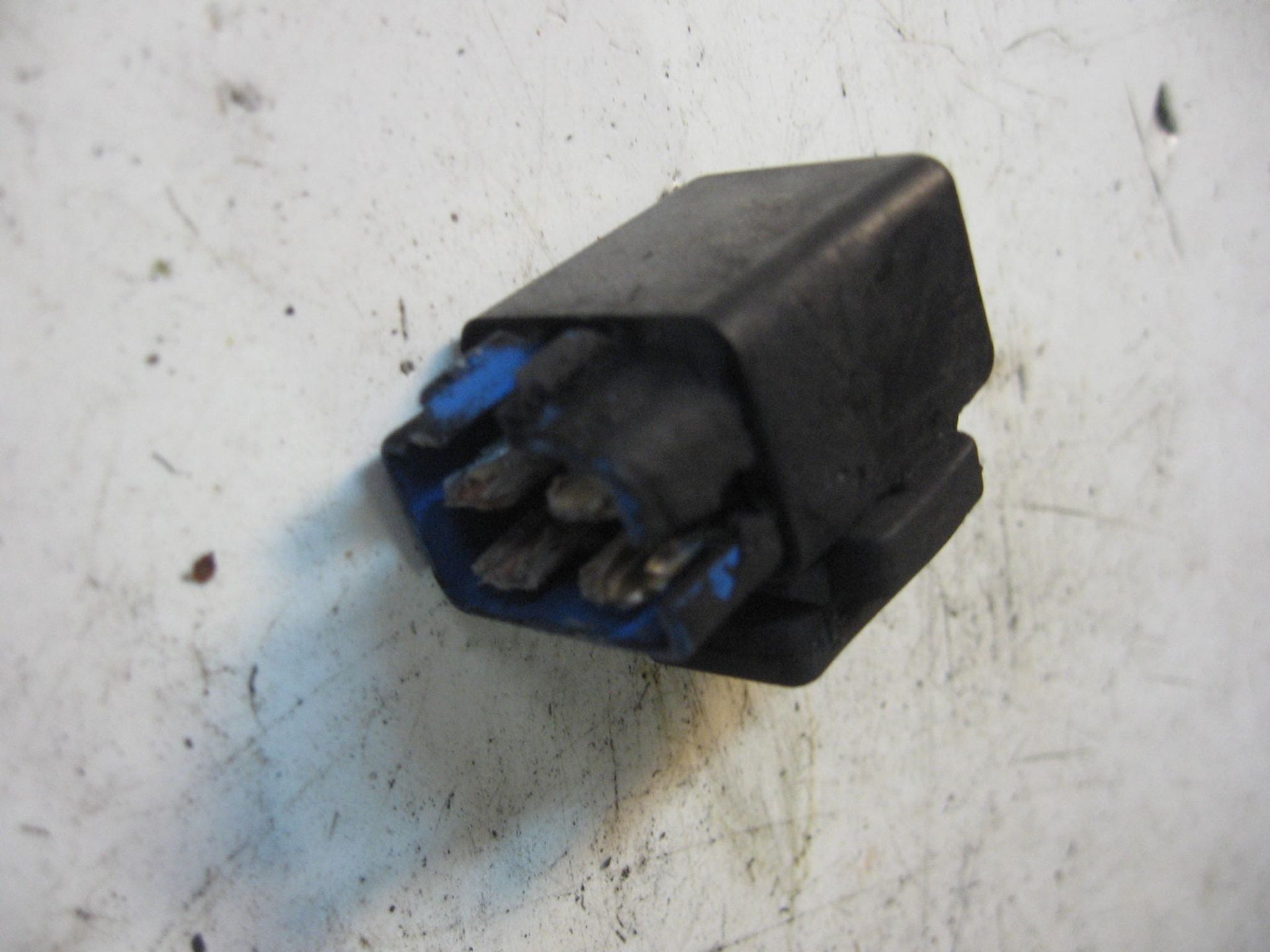 Relais ( verbreek contact)  / gl1500 1990-97 cbr600f 1995-2000 ,   omron G8MS H34 12V10A , 38365-mn5-811	38365-mt8-771