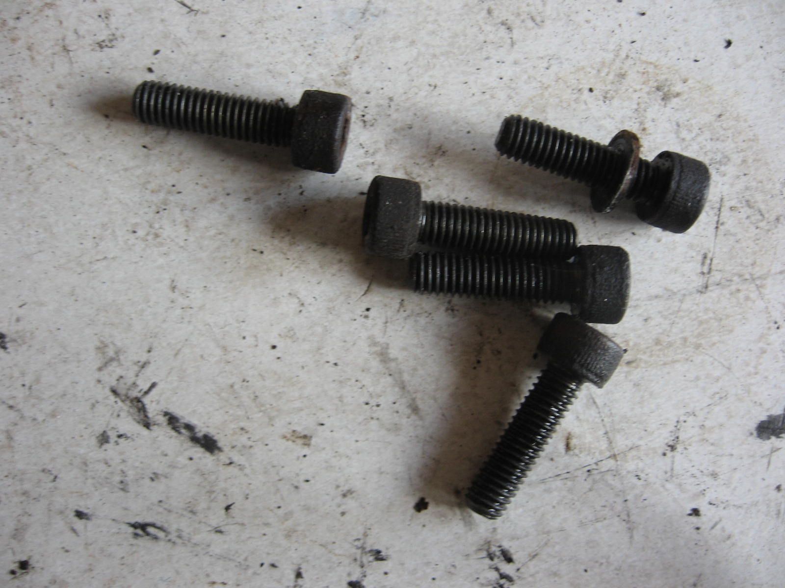 5x imbusbouten deksel pulsegever	Gsx600f 1994	09106-06059	09106-0682 ,09106-06059-xc0