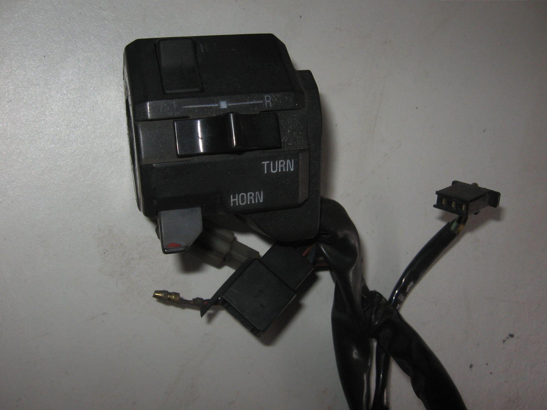 stuurbediening links  	 Gpz900r  1984-86 , gpz600r 1985-87, gpz500s 1987	46091-1335
