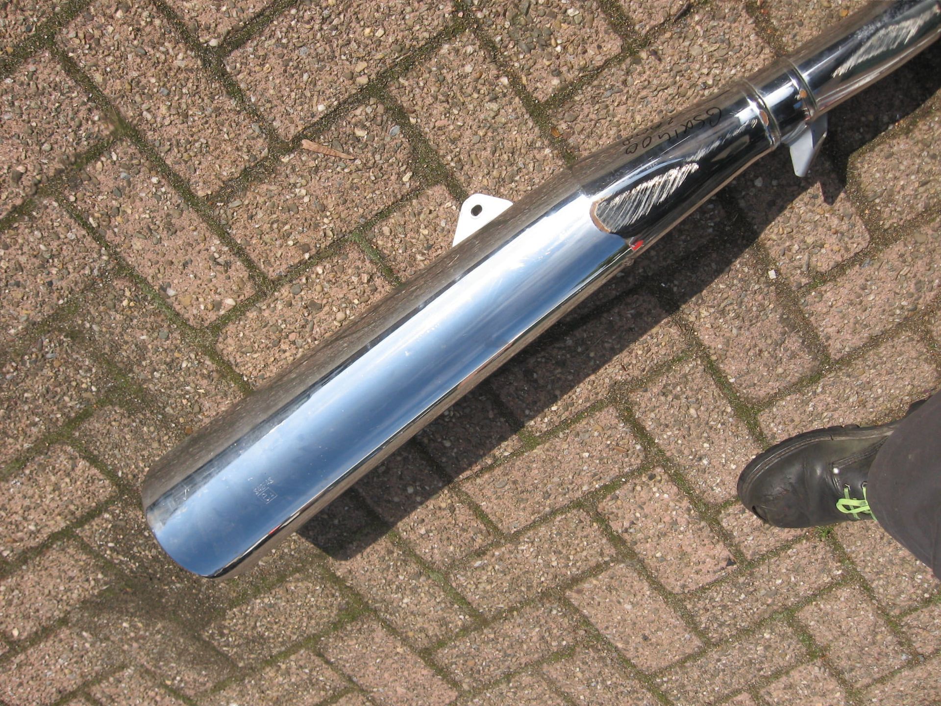 uitlaatdemper met schade	Gsx1400 2002-08 , 14310-42f40