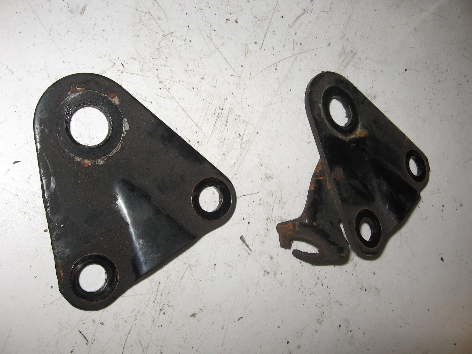 set steun plaat achterbrugas ( plate Pivot L,R ) // cmx450c 1986 -87		50341-mm2-000 + 50351-mm2-000