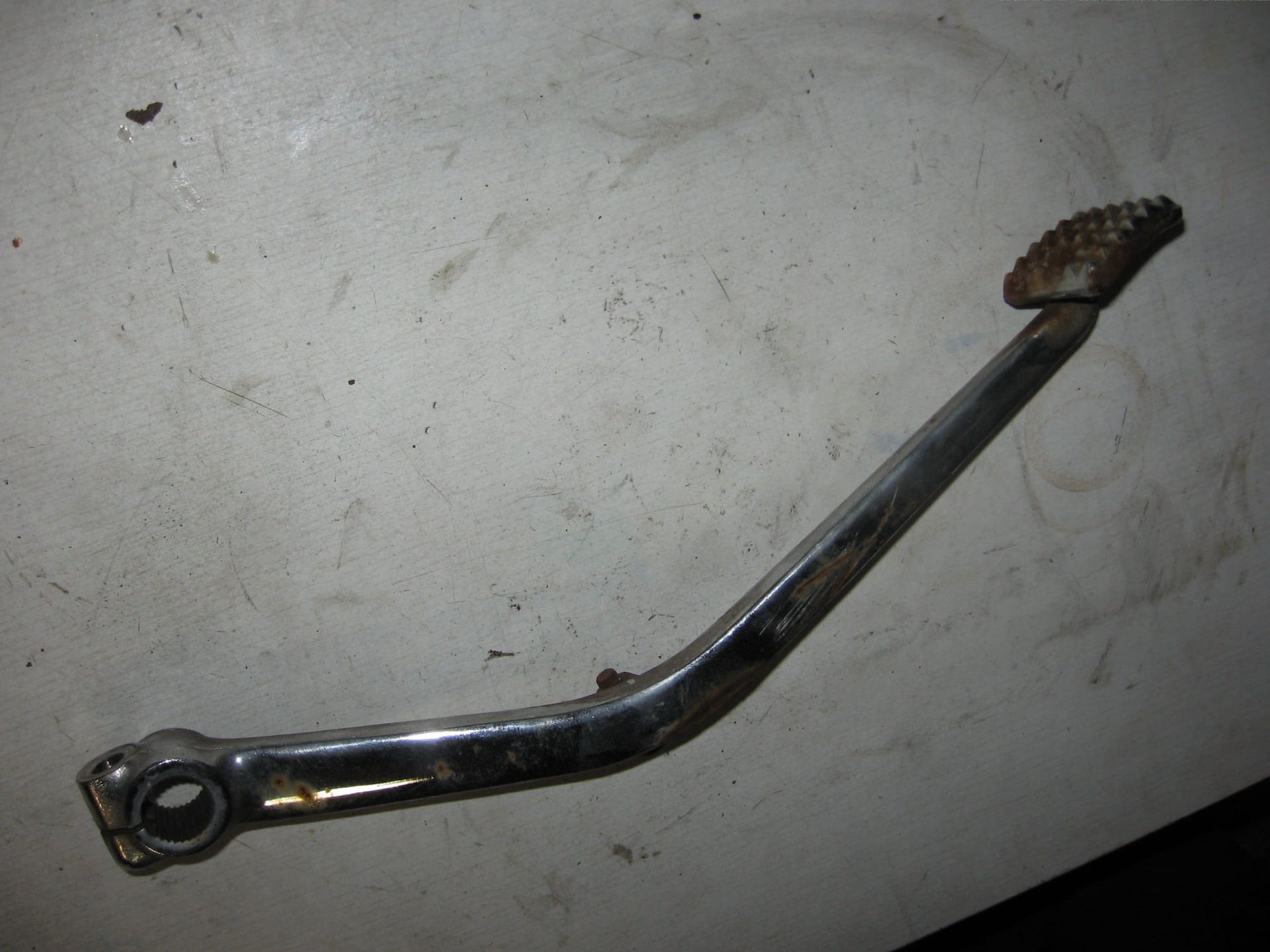 rempedaal met wat schaafplekjes	Vf750s 83, vf700s 1984-85	46500-mb0-000