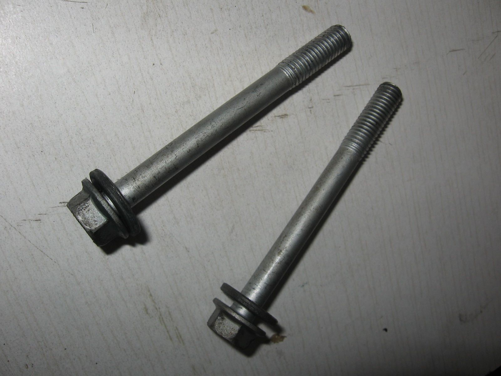 2x kopbout met ring m8x80 , buitenkant -88-90	Vtr250 1989-90 , vf500 1984-85	90011-ke8-000