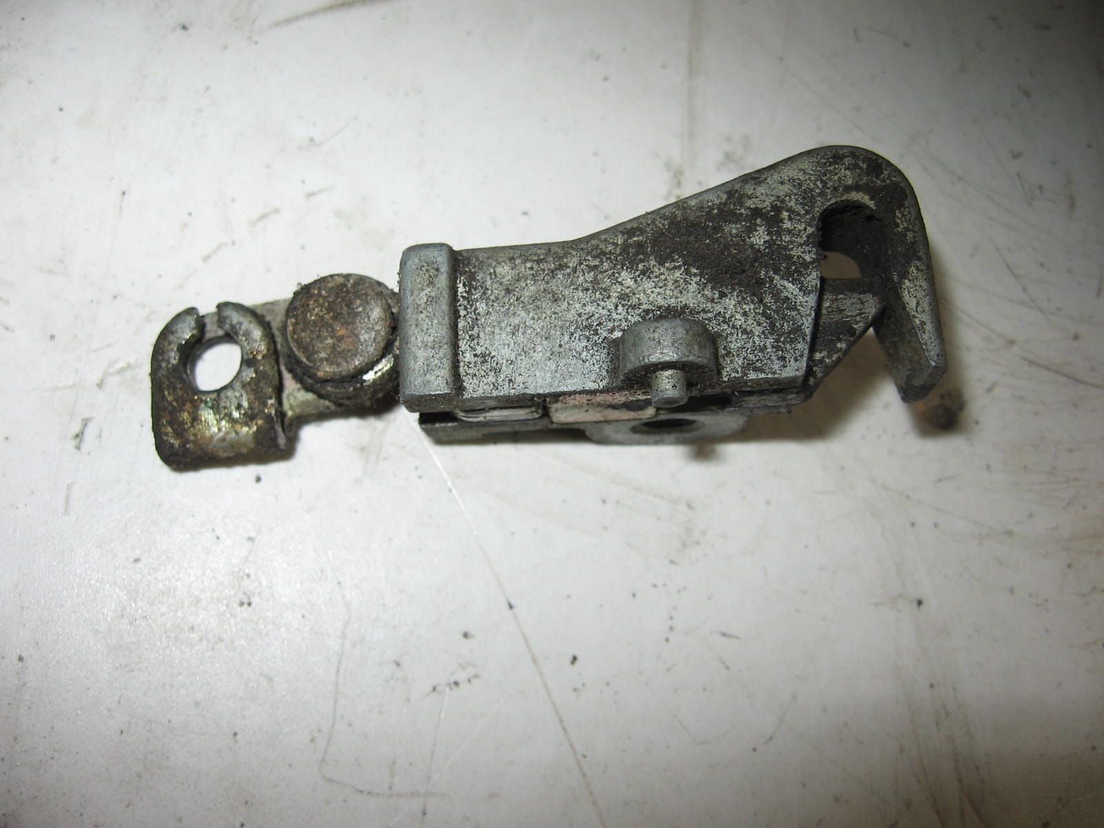 Zadelslot , seat catch hook	Gl1500 1997-2003	77220-ky6-000 , 	77220-ky6-010