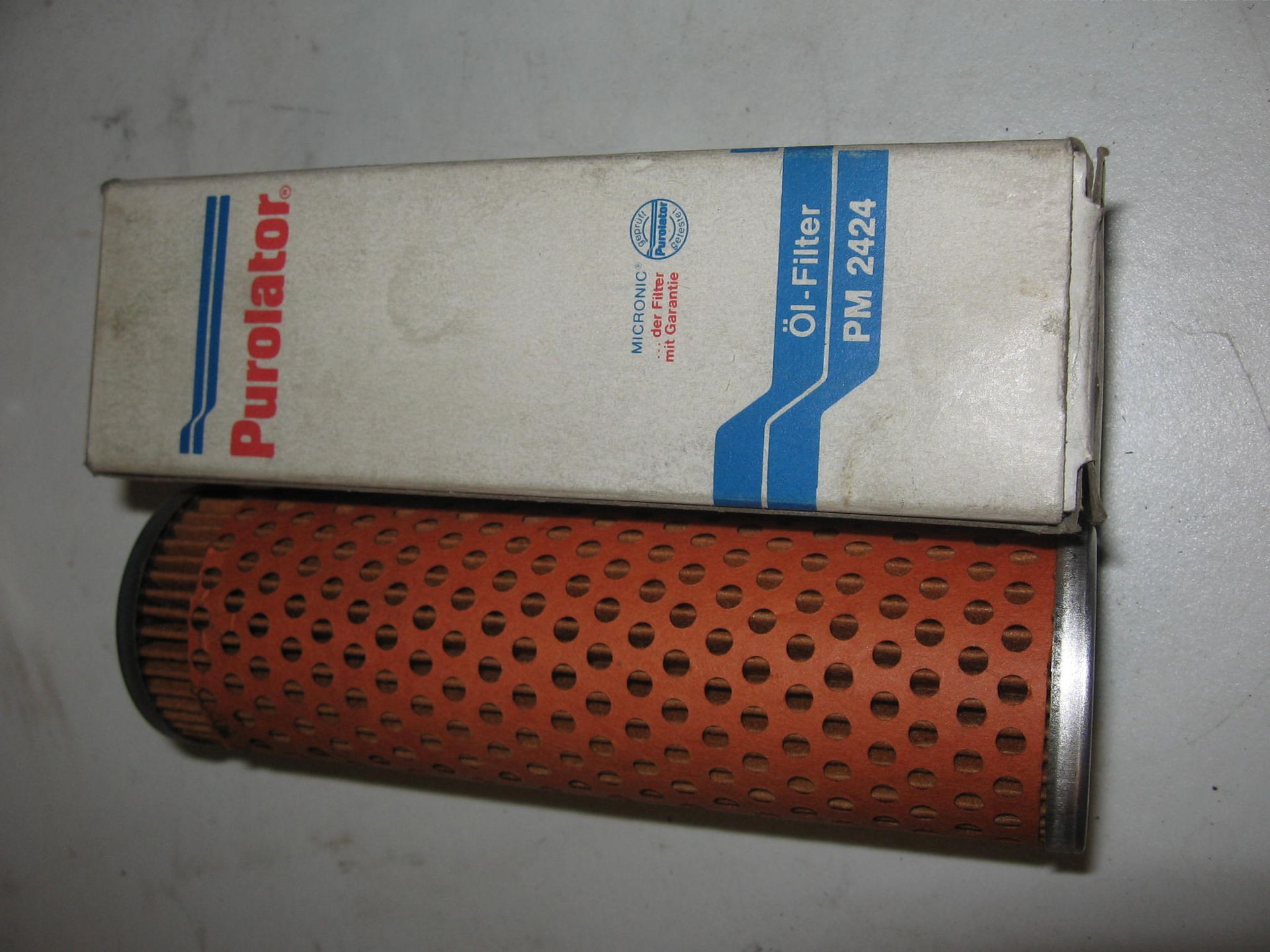 bmw r100rs met oliekoeler	,	purolator	pm2424