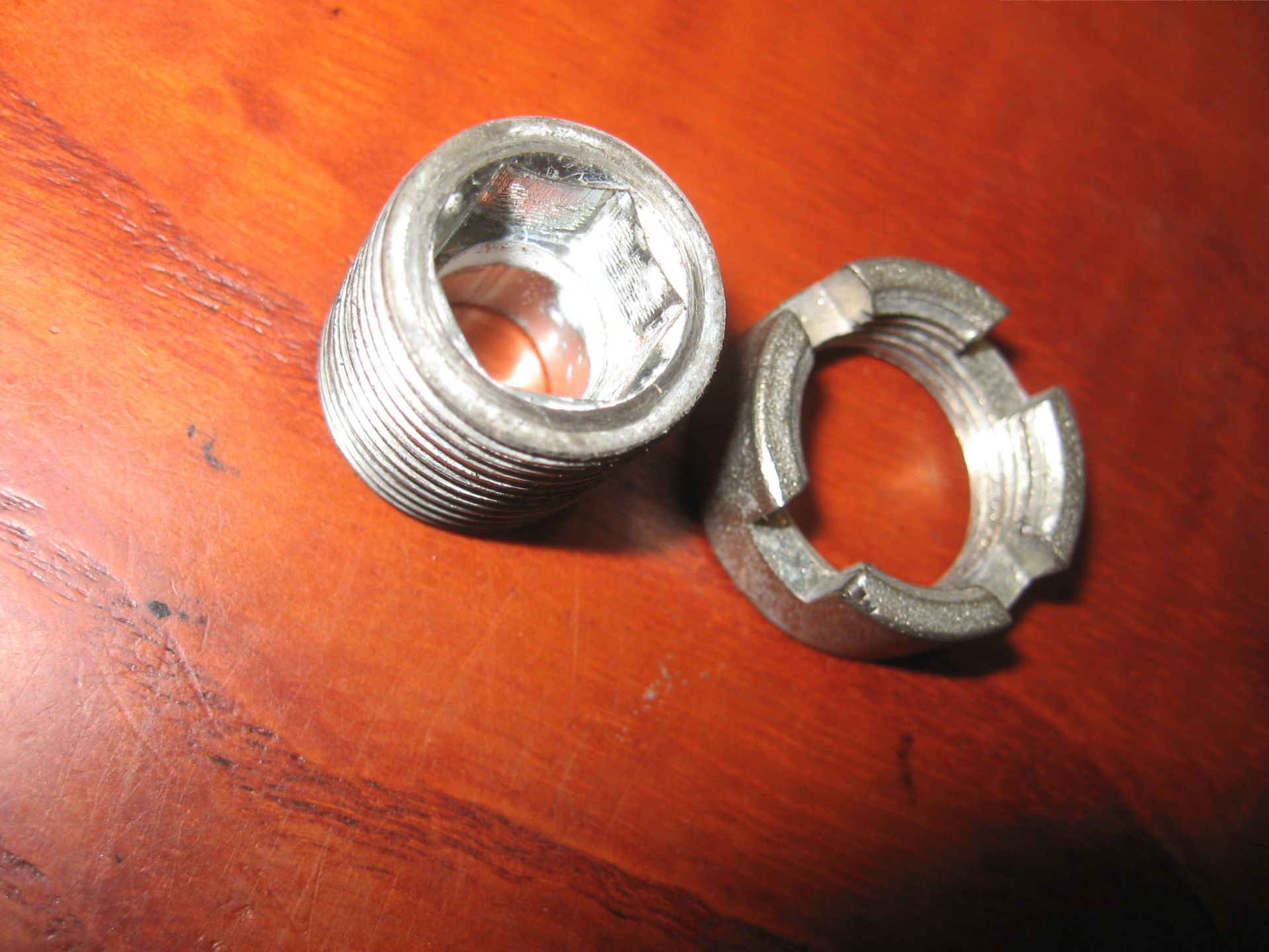 Holle met binnenzeskant  stelbout voor blok  met borgmoer // cbr900rr 1993		90116-mw0-000 + 90201-mw0-000