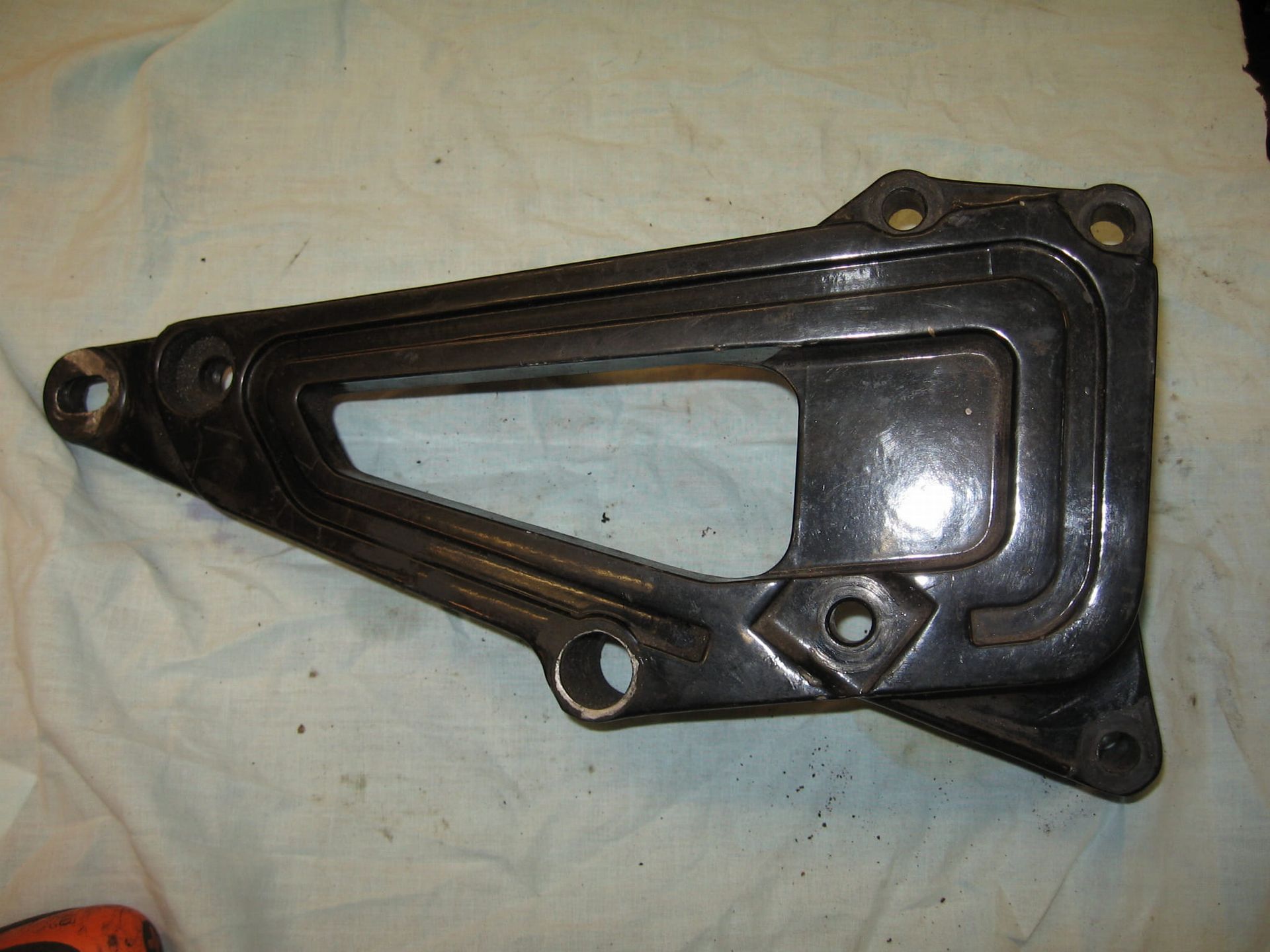 voetsteunhouder rechts	TR1	5a8-27443 , gepoedercoat
