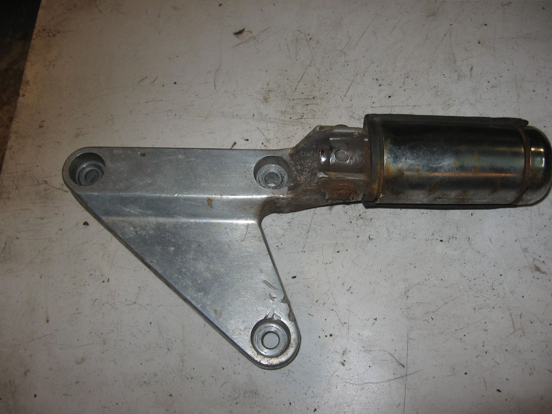 voetsteun met houder passagier + uitlaathouder links // cmx450c 1986-87		50690-mm2-000 (2)