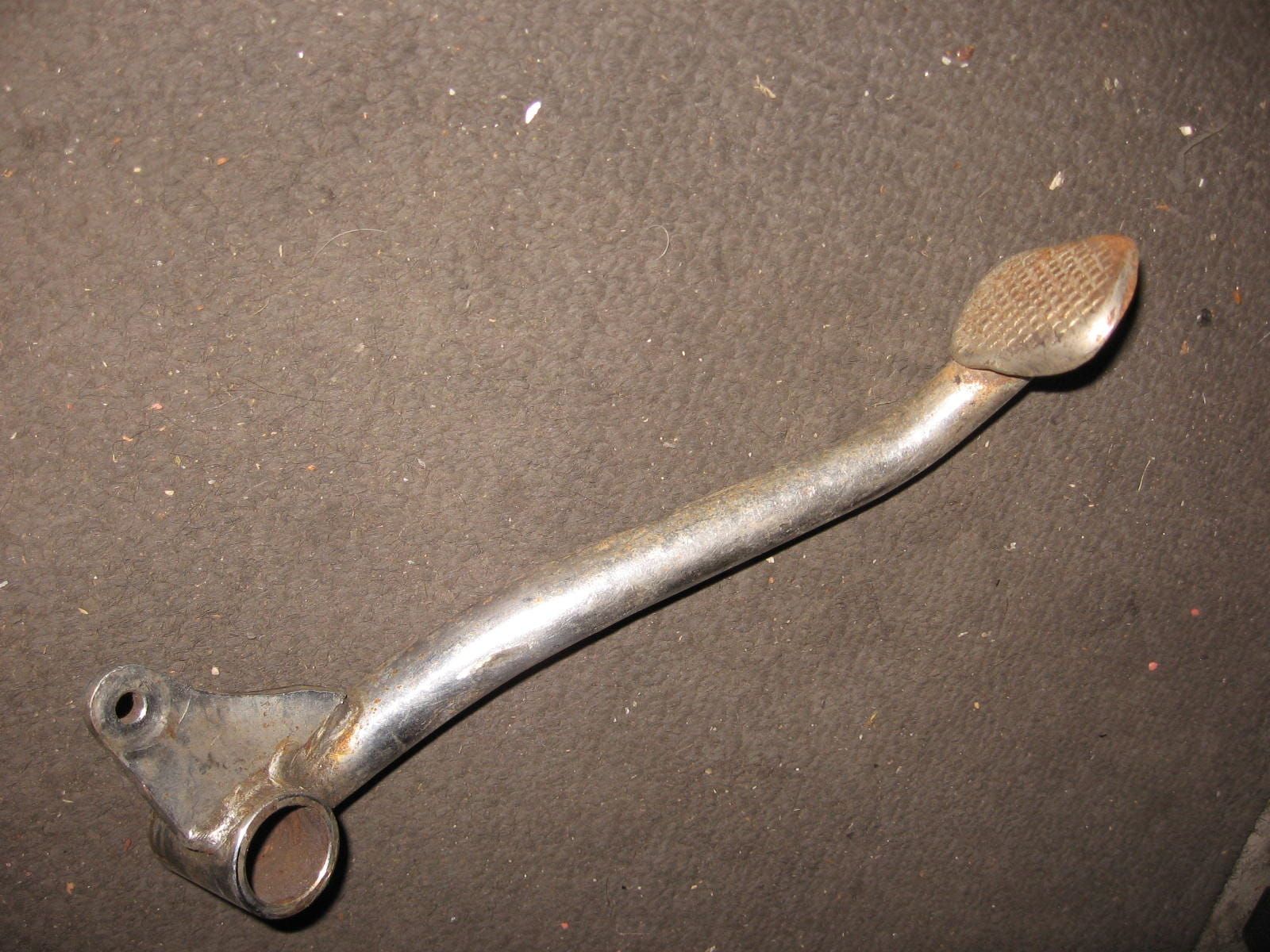 rempedaal	GT550 M	43110-34000,  geschaafd onderkant plat stuk