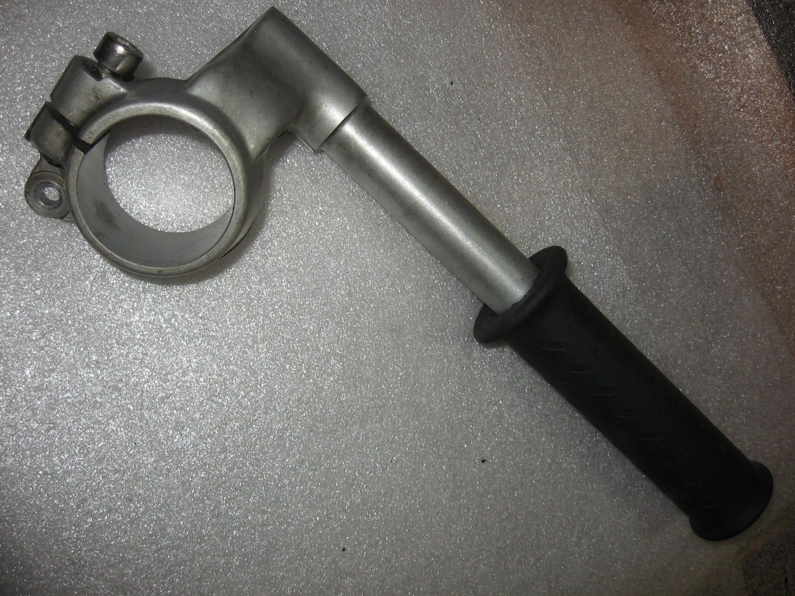 stuurhelft links , handlebar left	daytona 955i 97-06	T2042551