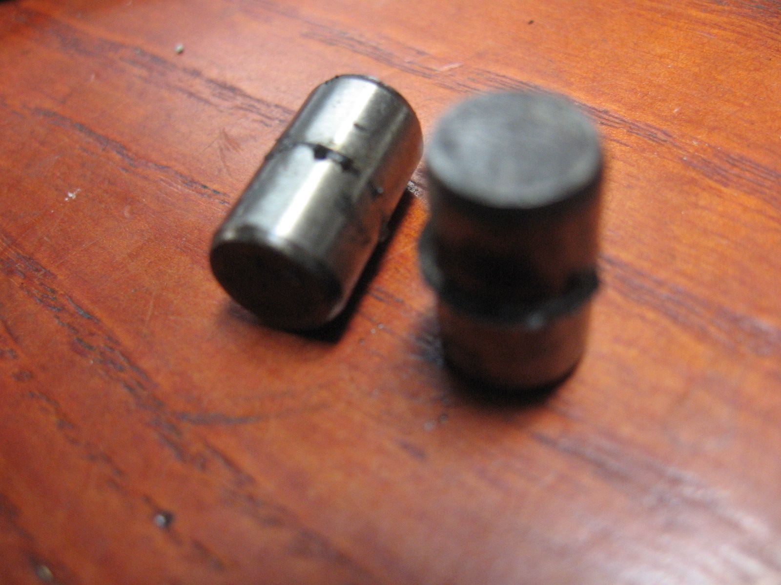 2x pasbus , dowel pin , carterhelft , massief 8x14	Vtr250 1988-90	94302-08140