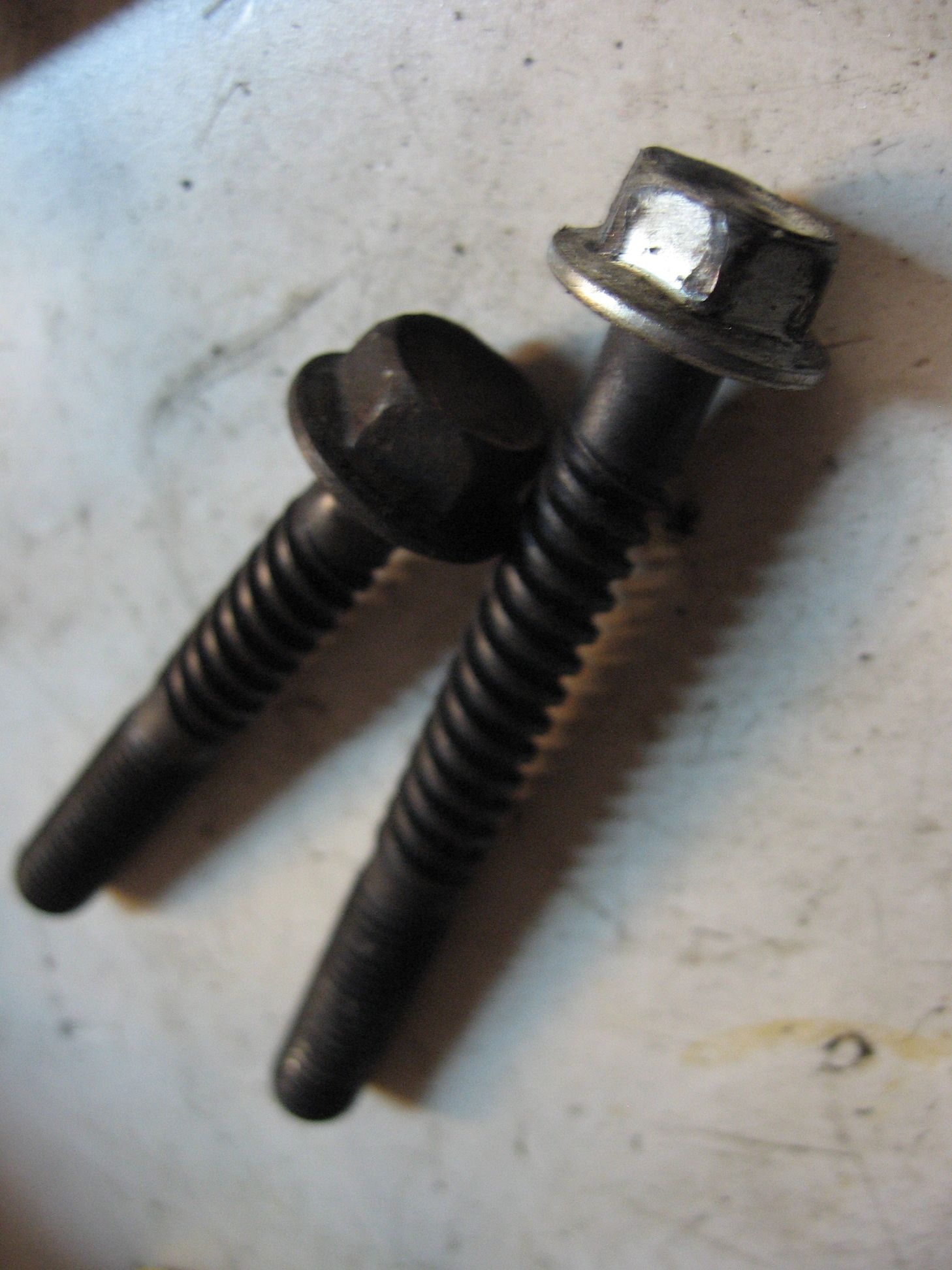 2x flenskopbout m8x56, m8x70	Xr500r 84	90081-mg3-003, 90082-mg3-003,
