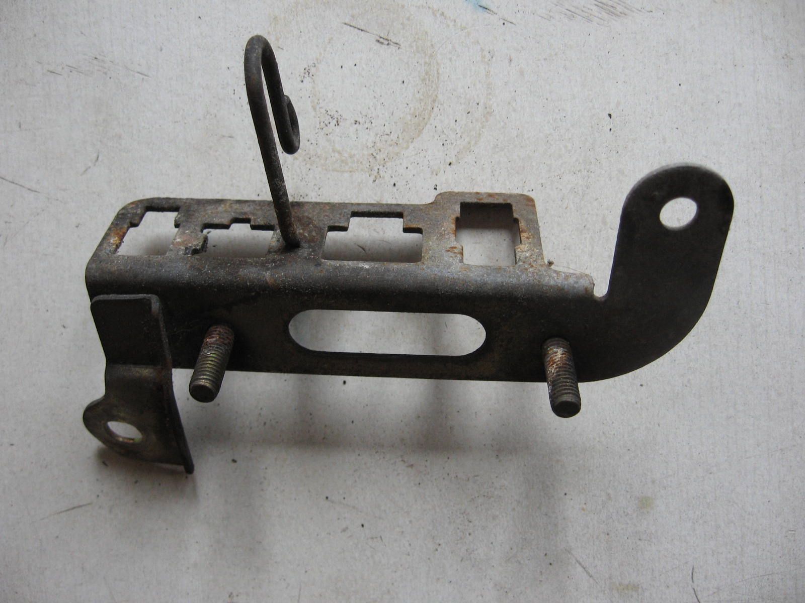 stekkerhouder achter accu	Vtr250 89	30505-kv0-750