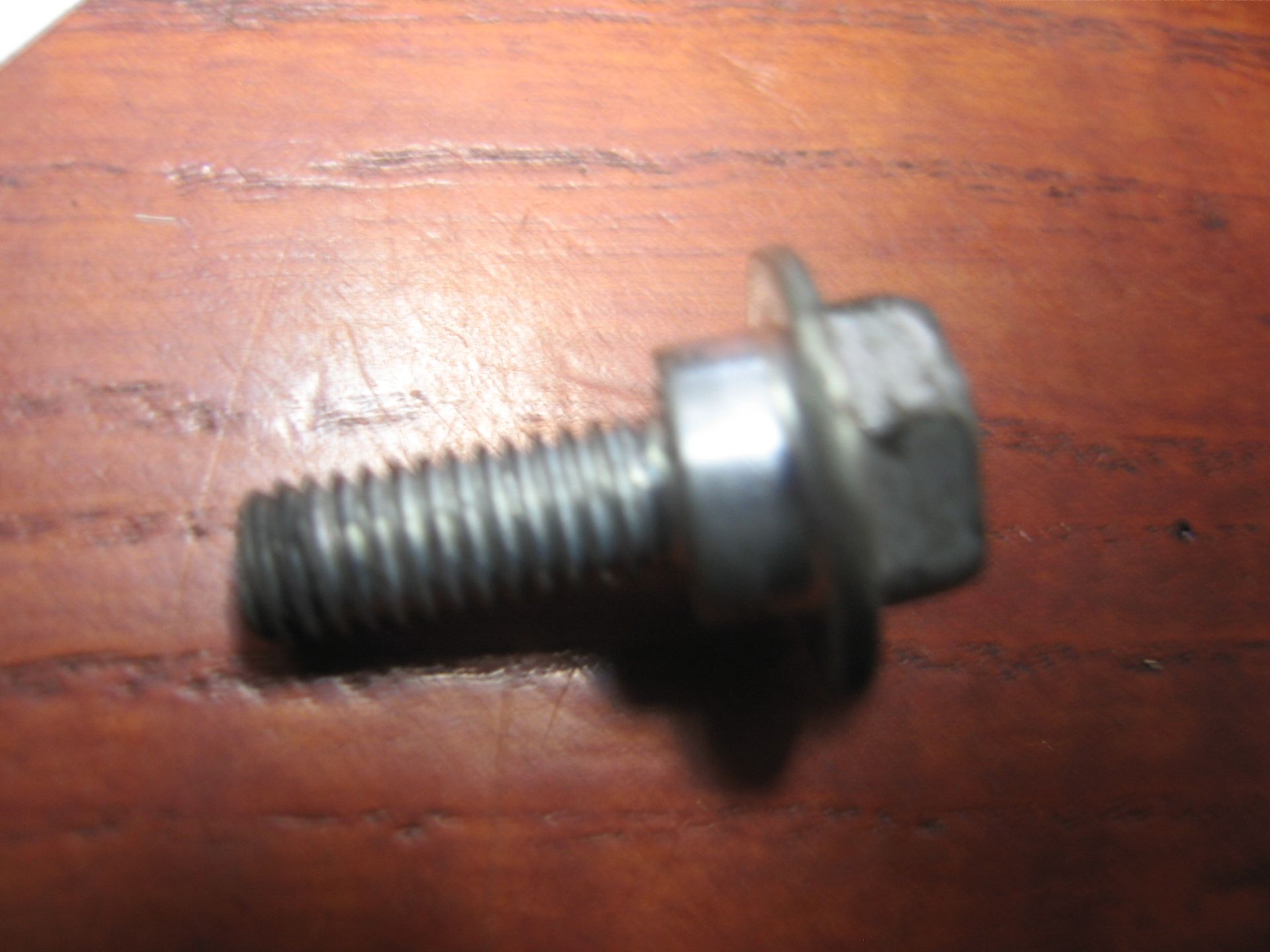 flensbout m6x20 met dikkeborst ( 10mm )  bevestiging spatbord 		90106-mm9-000 cbr900rr 93-99