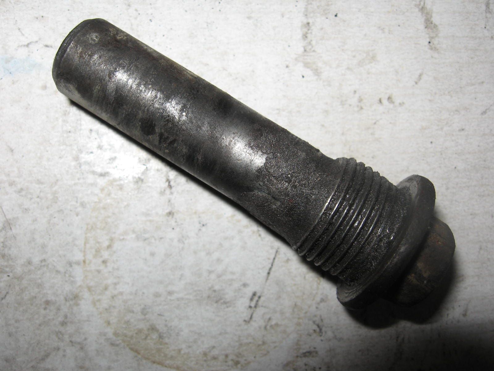 bout remklauwhouder achter op achterbrug	St1100 , gl1500 , vt1100 1995-2007	90158-mn5-000