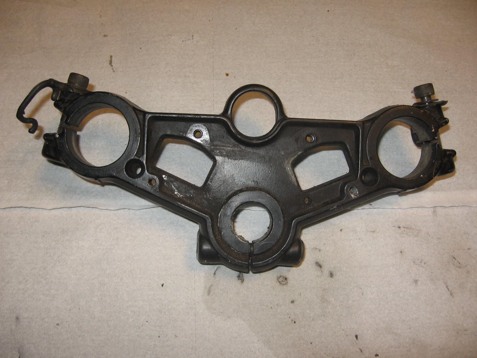 bovenste balhoofd plaat -- cbx750f  1984-85		53230-mb2-010