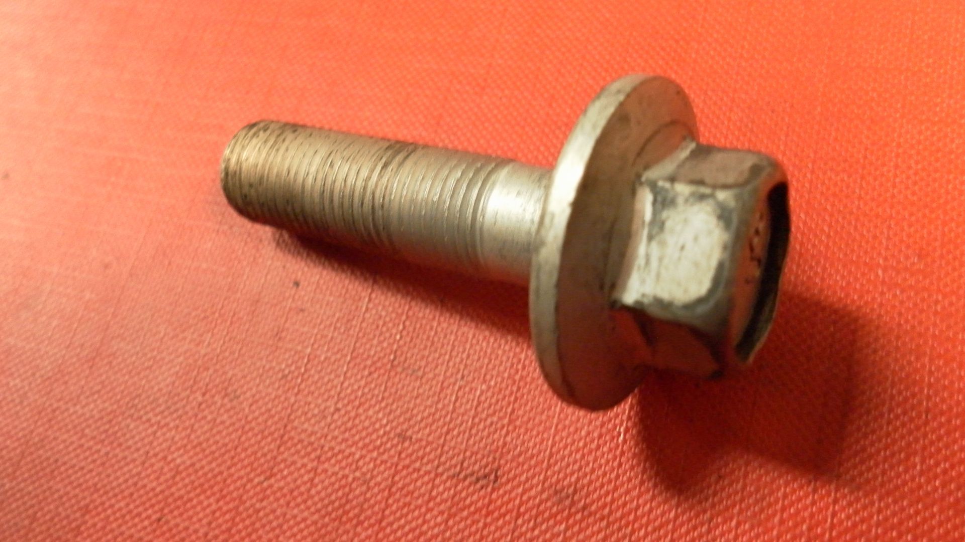 2x flensbout aandrijvende pully nokkenasriem , m12x1,25x45	St1100 , cb450 cm400 xl350	90024-MT3-000