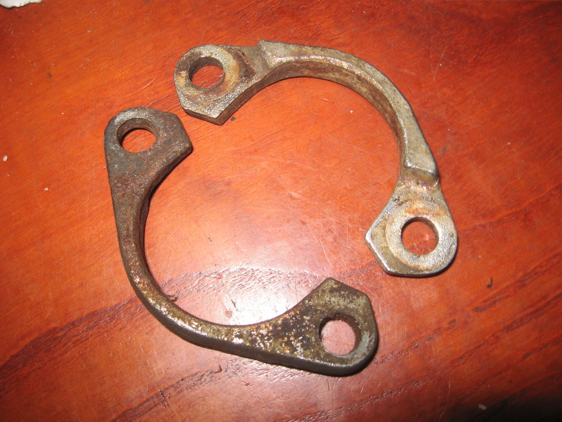 2x beugel bevestiging uitlaat aan cilinder	Ltd454 1985-90 , en500 vulcan 1990-2009	18069-1064