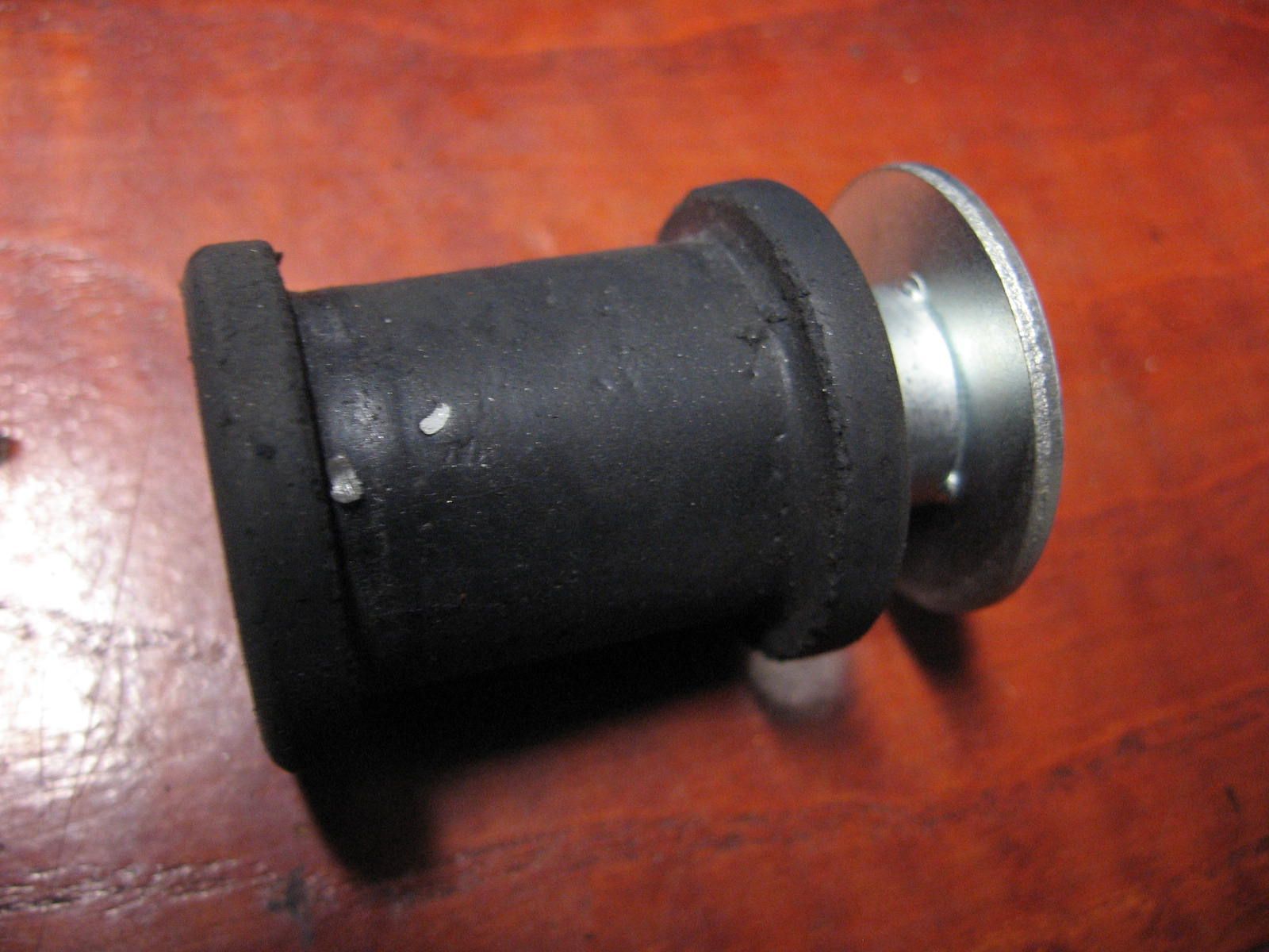 rubber met bus ( collar ) bevestiging uitlaatdemper	Cb750 1991-2003 , 1979-82	18421-438-000 + 18422-438-000