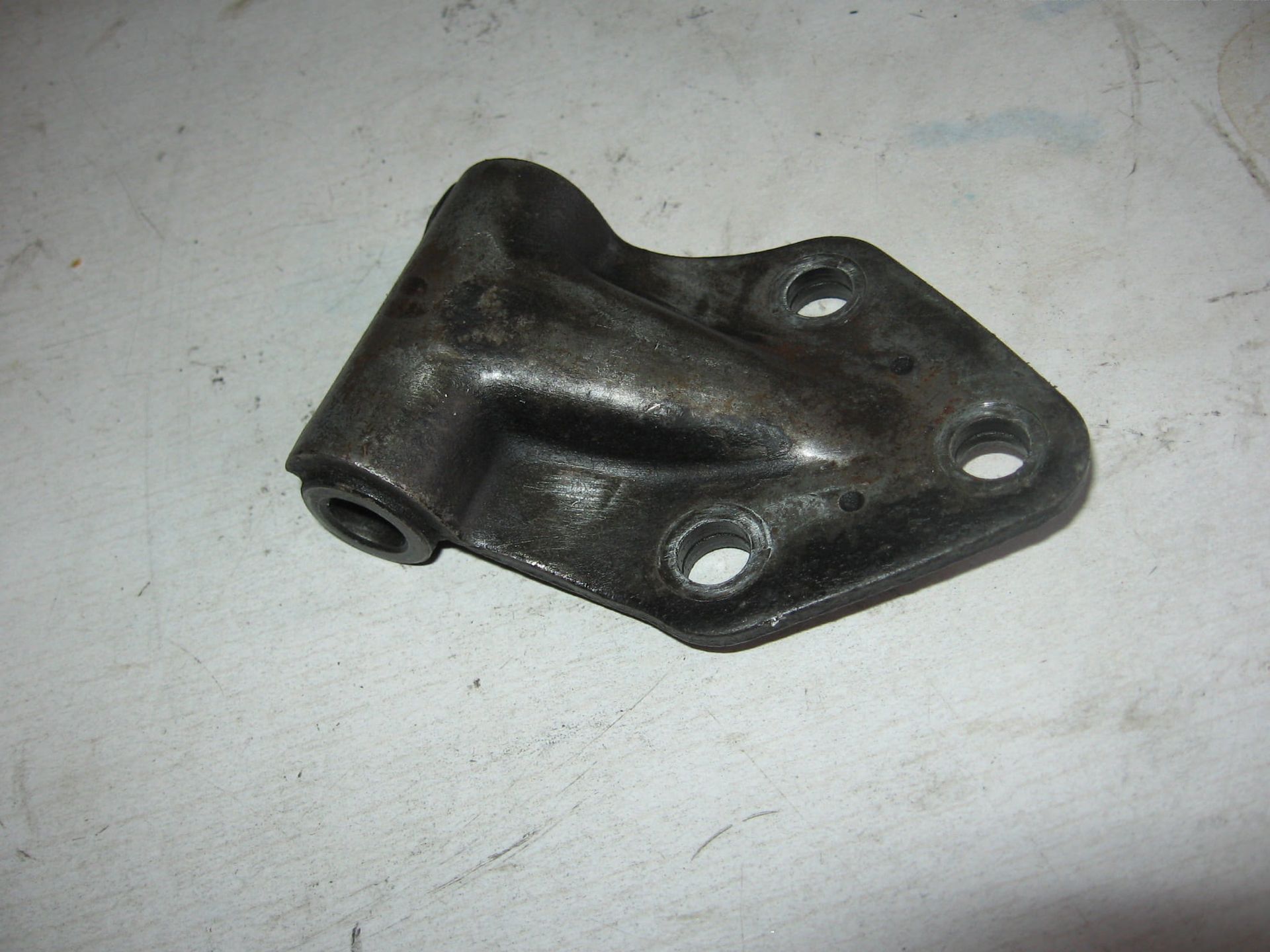 blokbevestigingsbeugel aan cilinderkop	cmx450c 1986-87 	11851-mm2-670