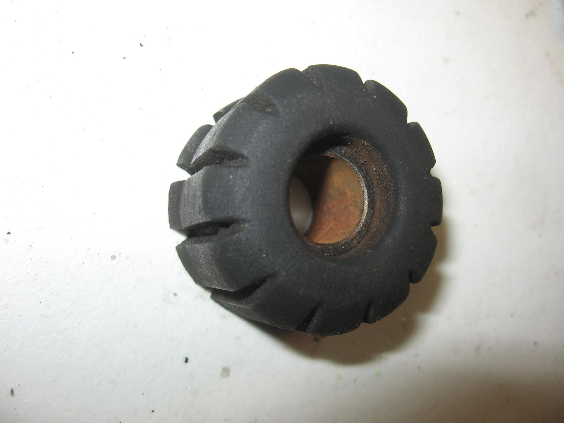 rubber ophanging benzinetank /gl1500 1988-2000 , xl600 1983-86 xr650 1993-2014		17611-mg2-000