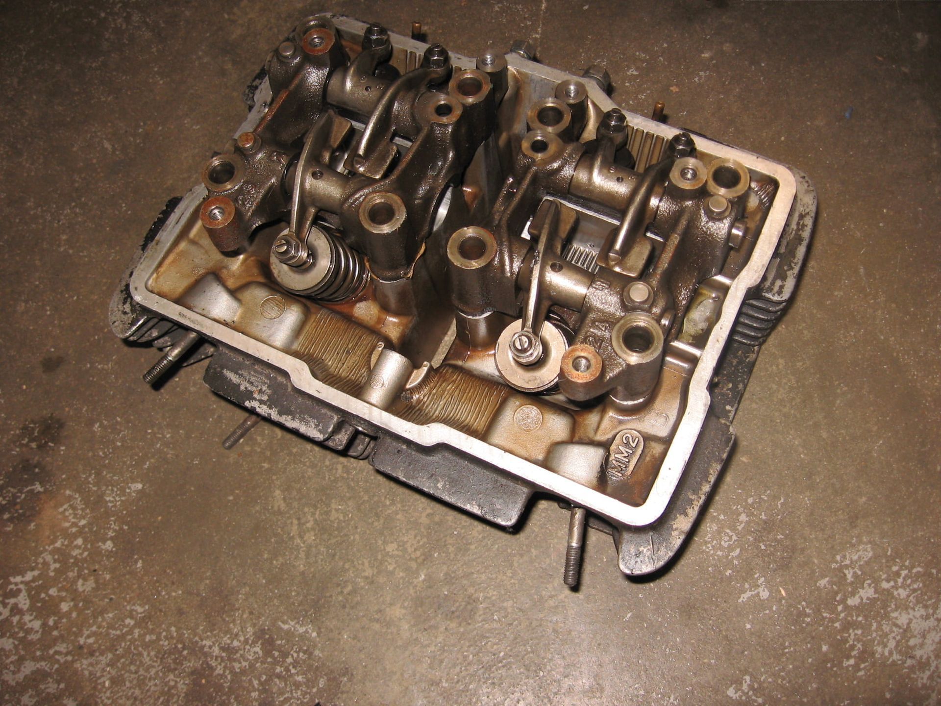 cilinderkop met nokkenashouders en tuimelaars , zonder nokkenas	Cmx450c 1986-87  	12200-mm2-    , 12220-ml4-610 , 12210-ml4-610