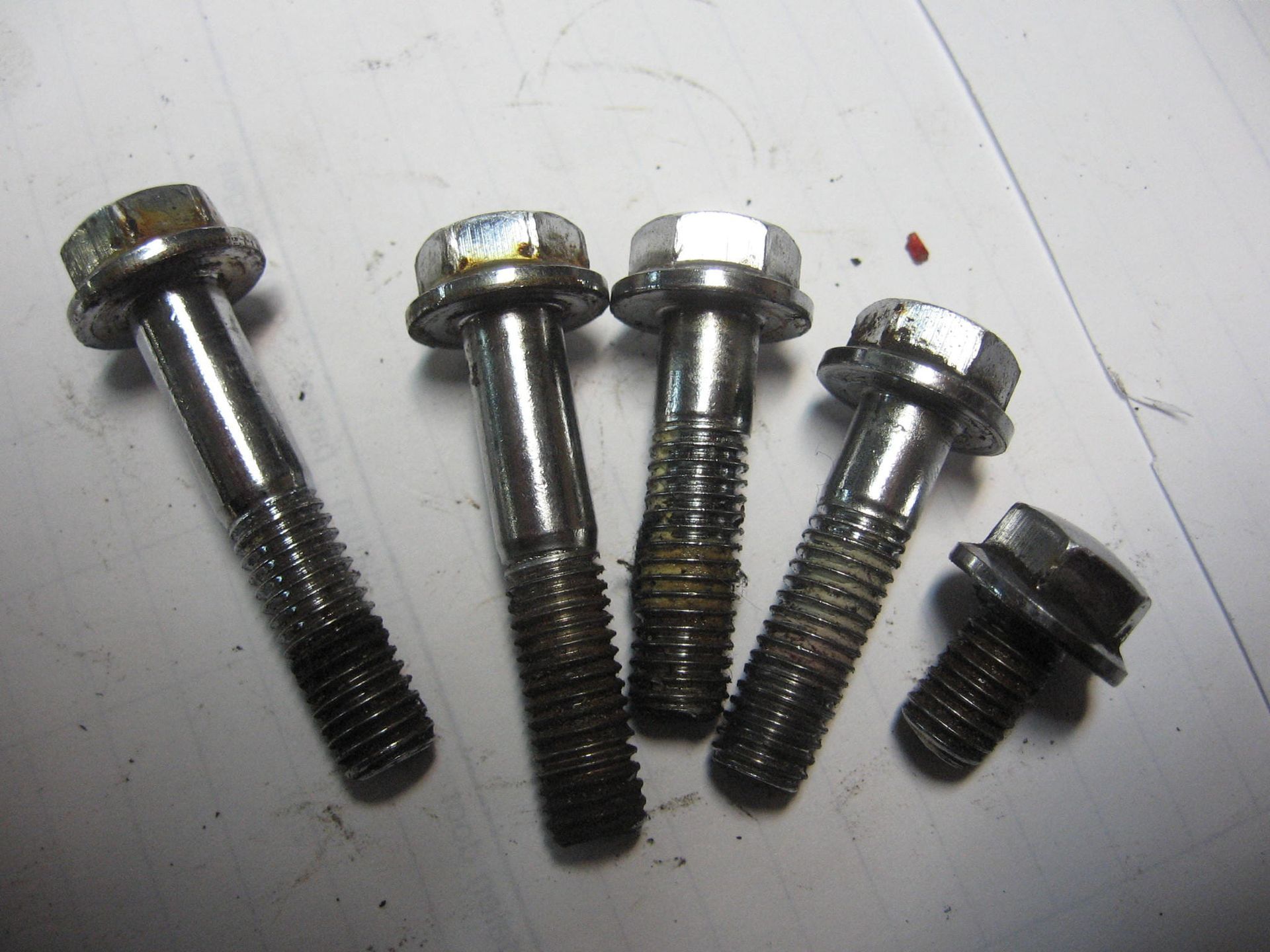 boutjes bevestiging achterspatbord // cmx450c 1986 		2x 90122-mm2-000 + 2x 90122-KR3-000 + 1x 90125-KR3-000
