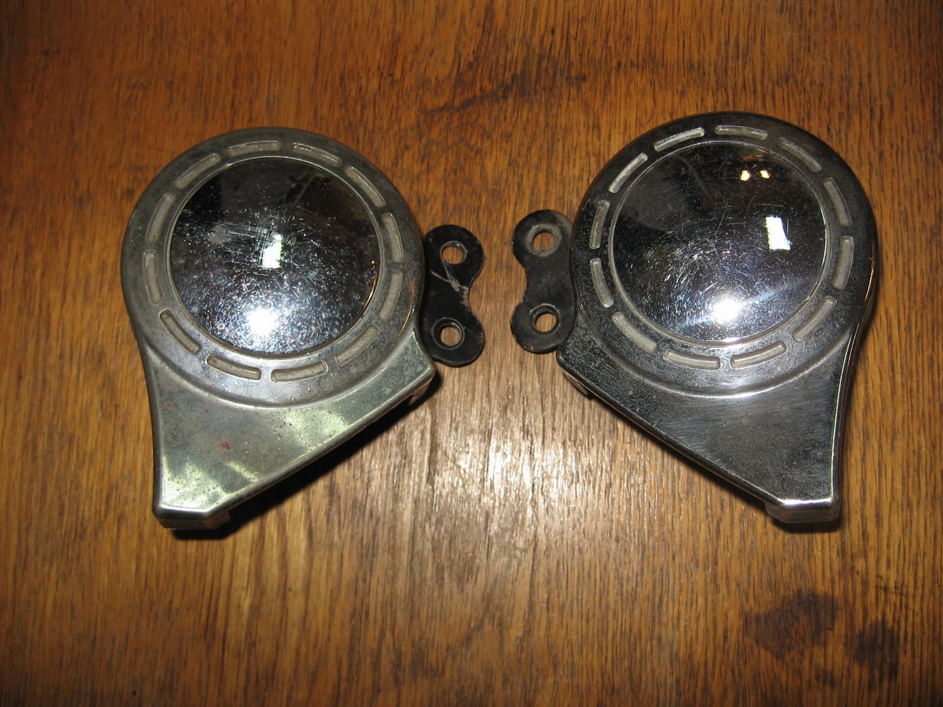 set claxons ( high en low tone) 	xv750	1rm-83371-00 , 7rm83371-10 ?		, schade chroom