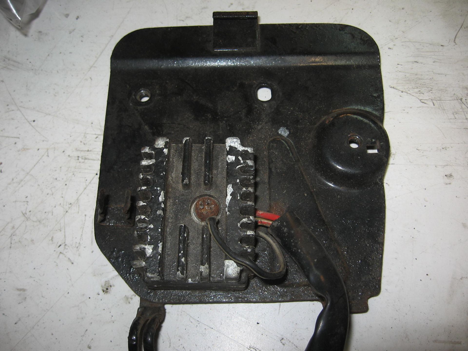 plaat voor bevestiging electro delen // gs750 1977-79		47410-45003 (regelaar is niet getest)