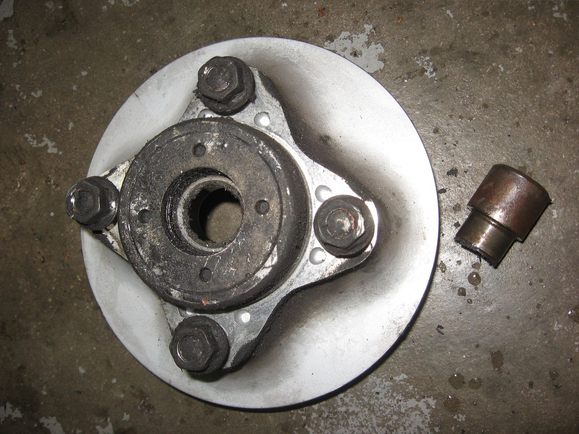 tandwielhouder achtertandwiel met binnenbus 	cb750 kz ka dohc	42610-425-000 + 42605-393-000