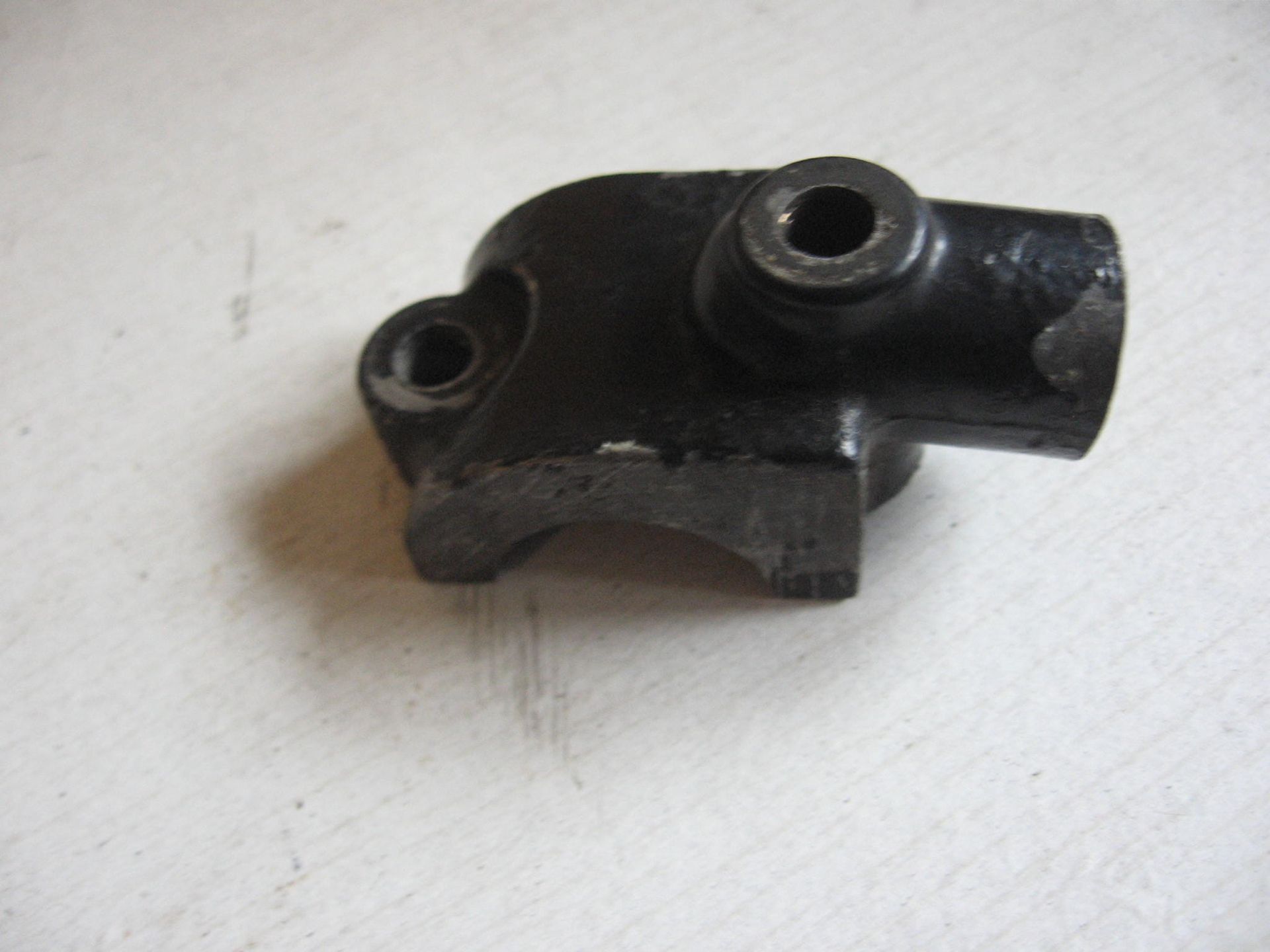 Houder / klem voorrempomp 	gs450 gsx750es 1983, gs550 sv650 gsf600 1996-99 ,gsf1200 1997-2005	59671-44300 (2)