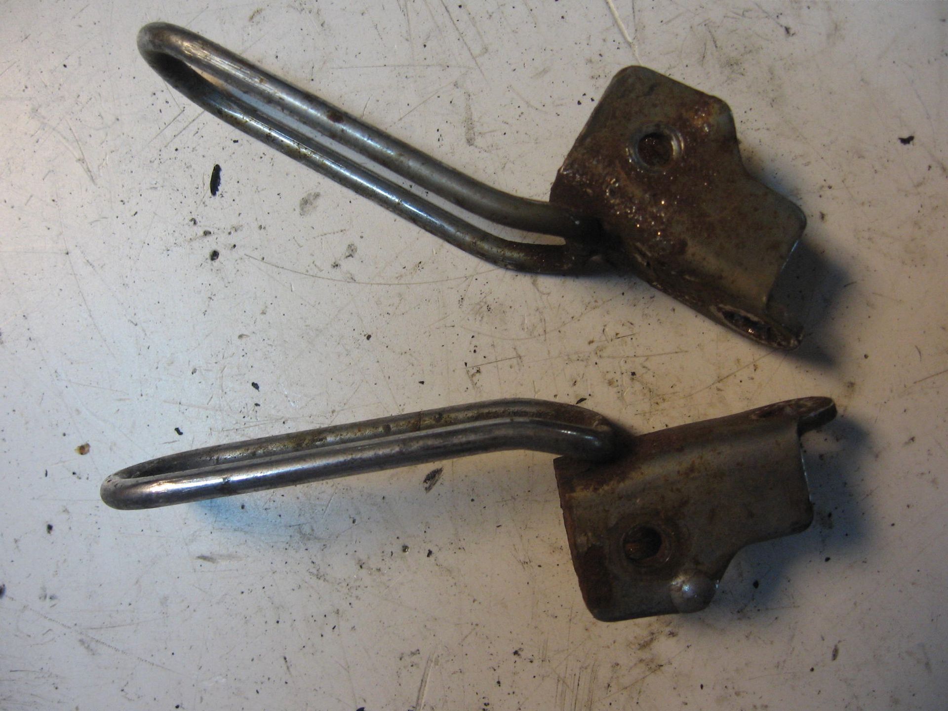 voetsteunhouder passagier // CBX550 F ,F2		50711-ma6-000 + 50712-ma6-000