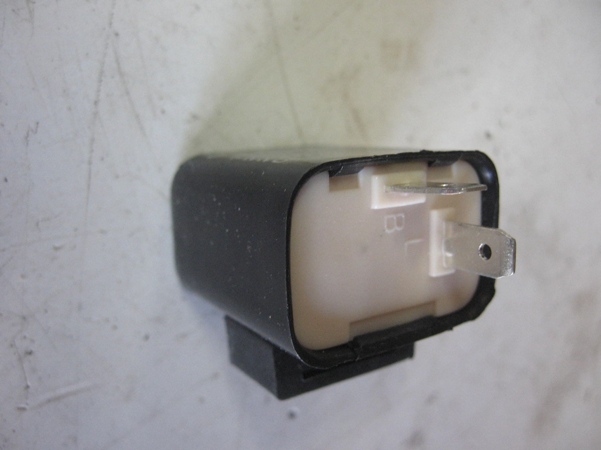 knipperlicht relais 12v 21w/23w , 2 polig		tl 208-012