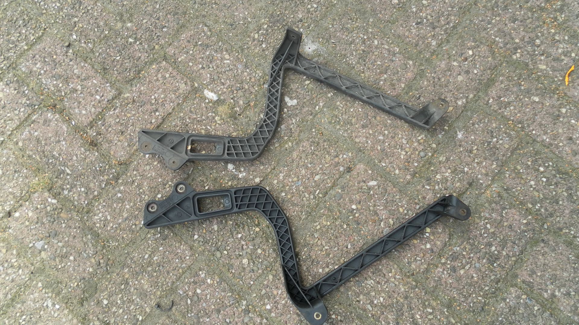 kofferhouder links en kofferhouder rechts	k75 ,k100 ,k1100 , r100 1992-96	46542300037,47	Set : 46542303189