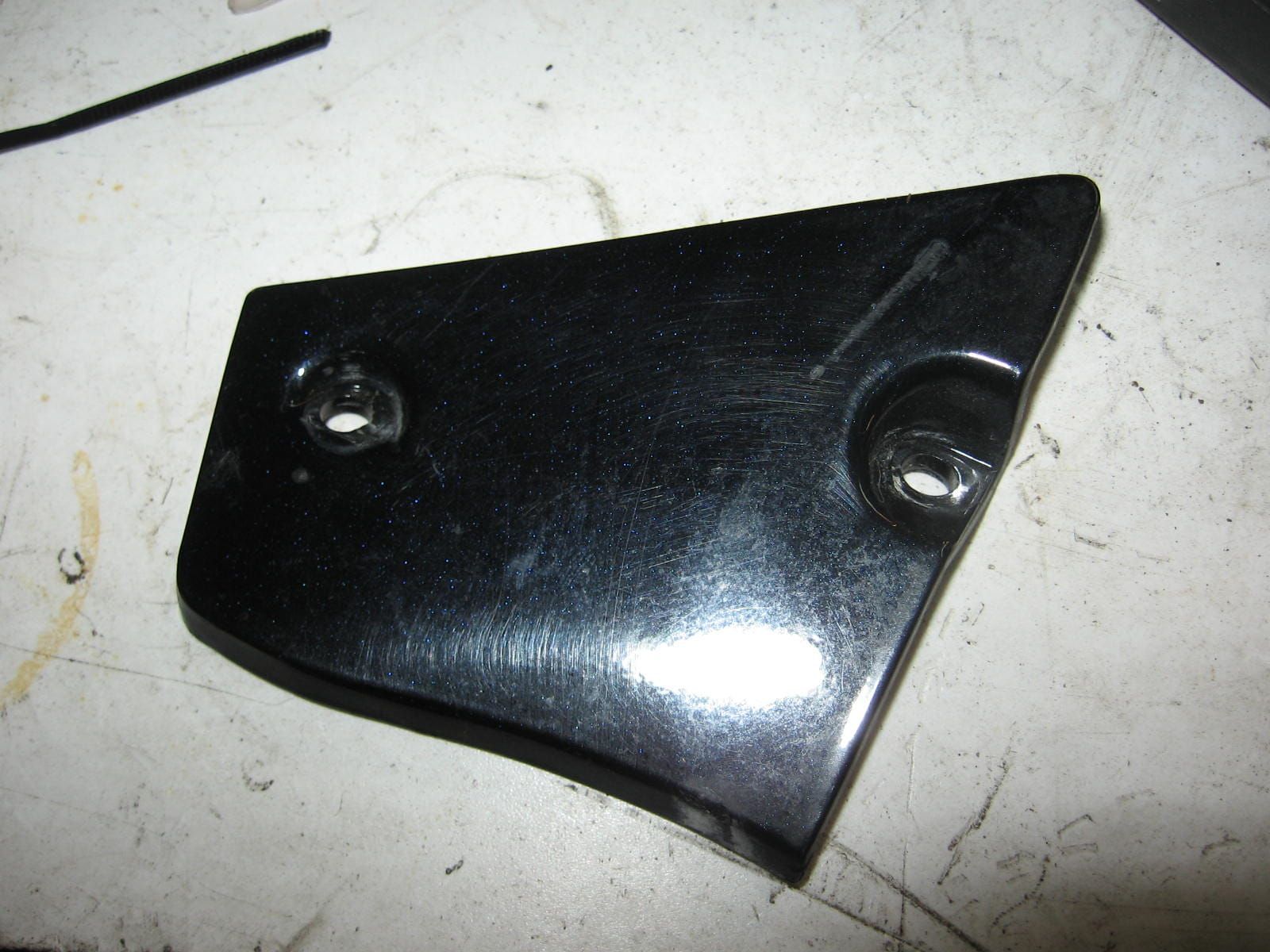 Linker plaatje binnenkant topkuip naast teller	Gsx600f 	94443-19c01-33j