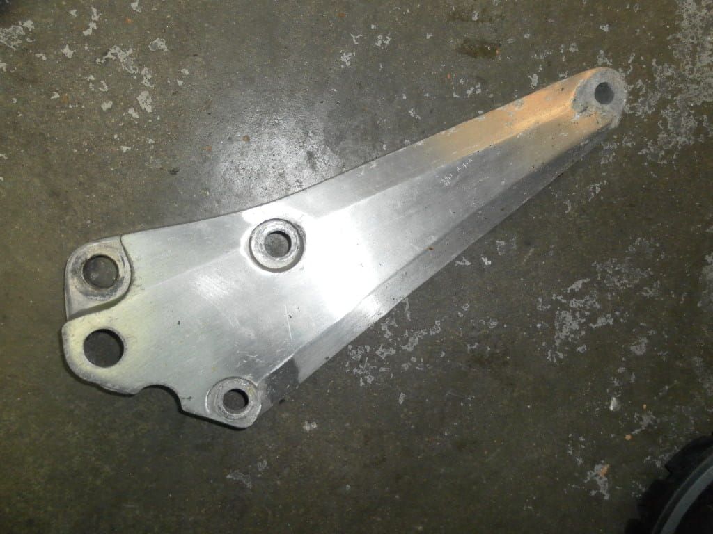 voetsteun met voetseunhouder bestuurder  en  schetsplaat passagiersvoetsteun , uitlaat houder links	Gsx400e 1983-86  	43520-44700 , 43821-44110	43560-37301