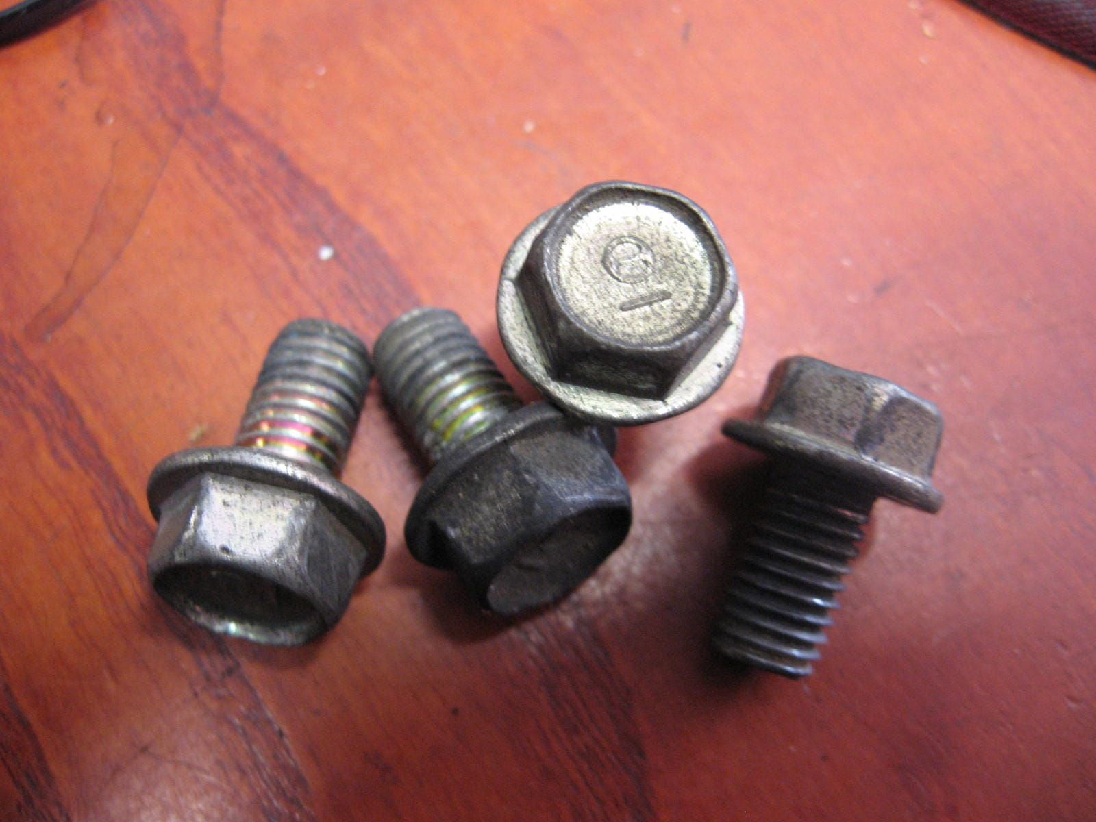 4x flensbout m8x14	Xbr500 	95700-081408	95701-0801408