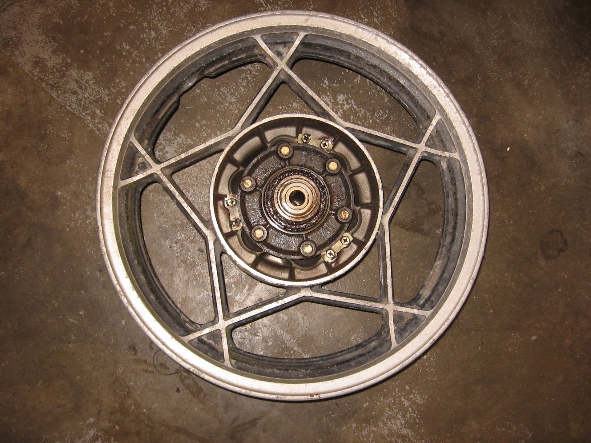 achterwiel 	Gs850gt  1979-81 , gs1000g 1980-81 ,   64100-45810 ,  64100-45810-12U