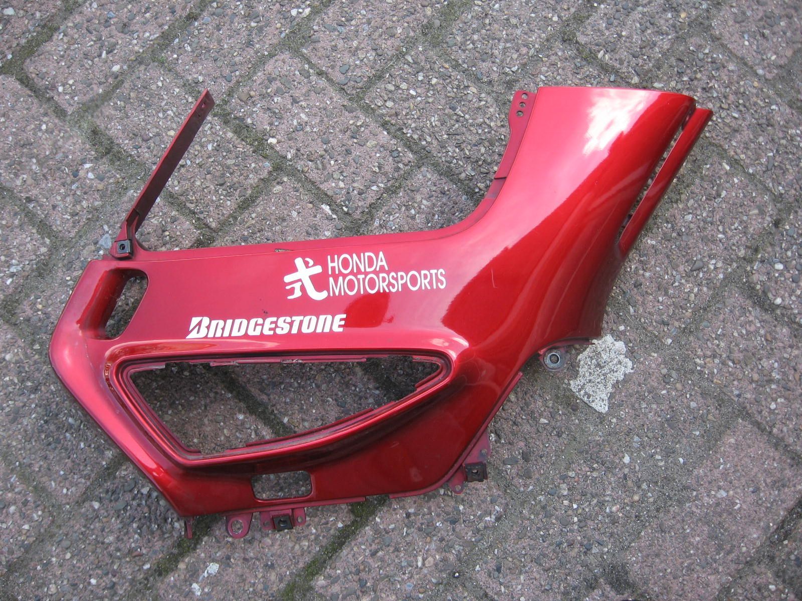 Kuipdeel zijkant onderkuip rechts , rood	St1100   	64230-mt3-000