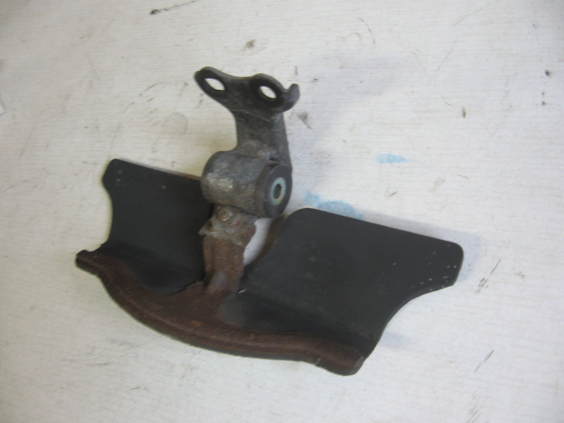 plate mude guard + bovenste bevestiging radiator	Vfr400rg 1986	61110-ml0-700 + 19116-ml0-700