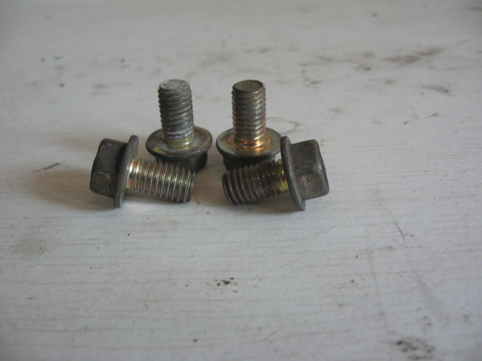 4x boutjes achter spatbord 	/8x14/ xbr500 1985	95701-0801408	95700-0801408