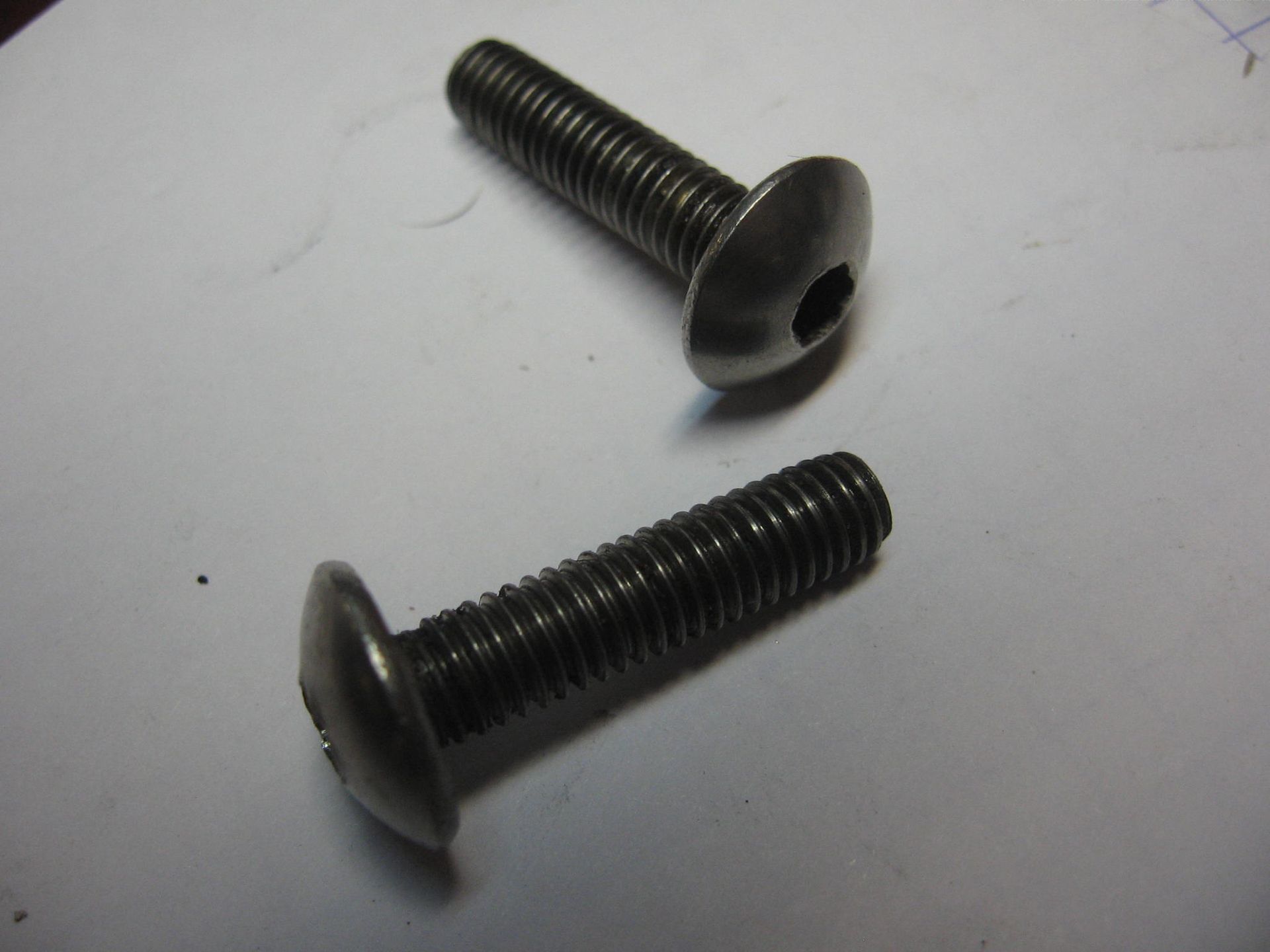 2 stuks bolkop imbus bout bevestiging zijkap frame	Gsx600f , gsx750f	09139-06029	,m6x25