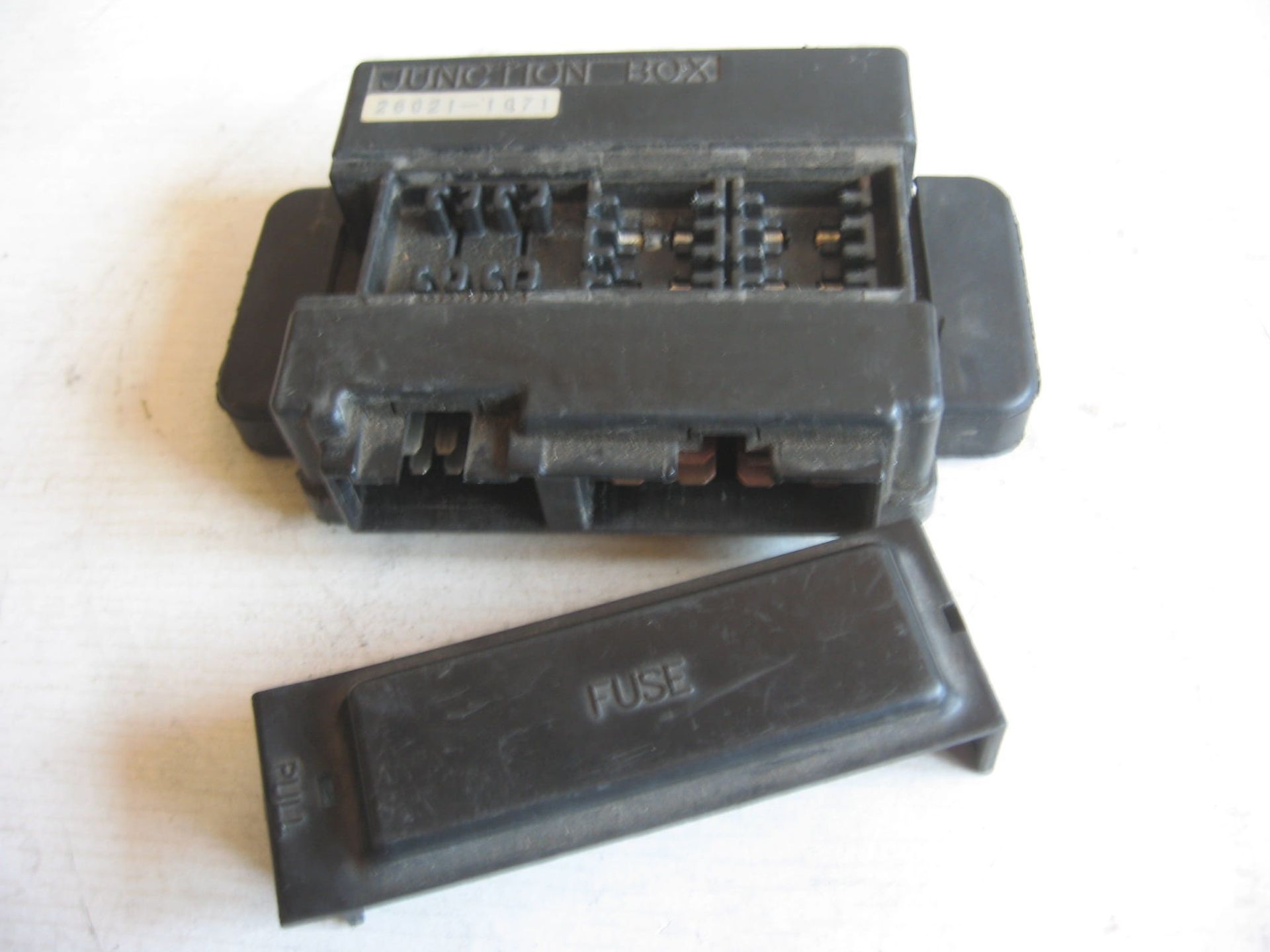 zekering en relais kast	( 26021-1071 )  , Gpz500s 1987-89 , ex250 1986-89 , zzr600 88-89	59416-1059