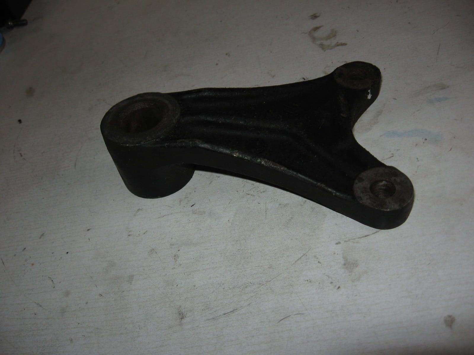 achterremklauwhouder	Gs750  gs1000 gs1150 	69721-47011