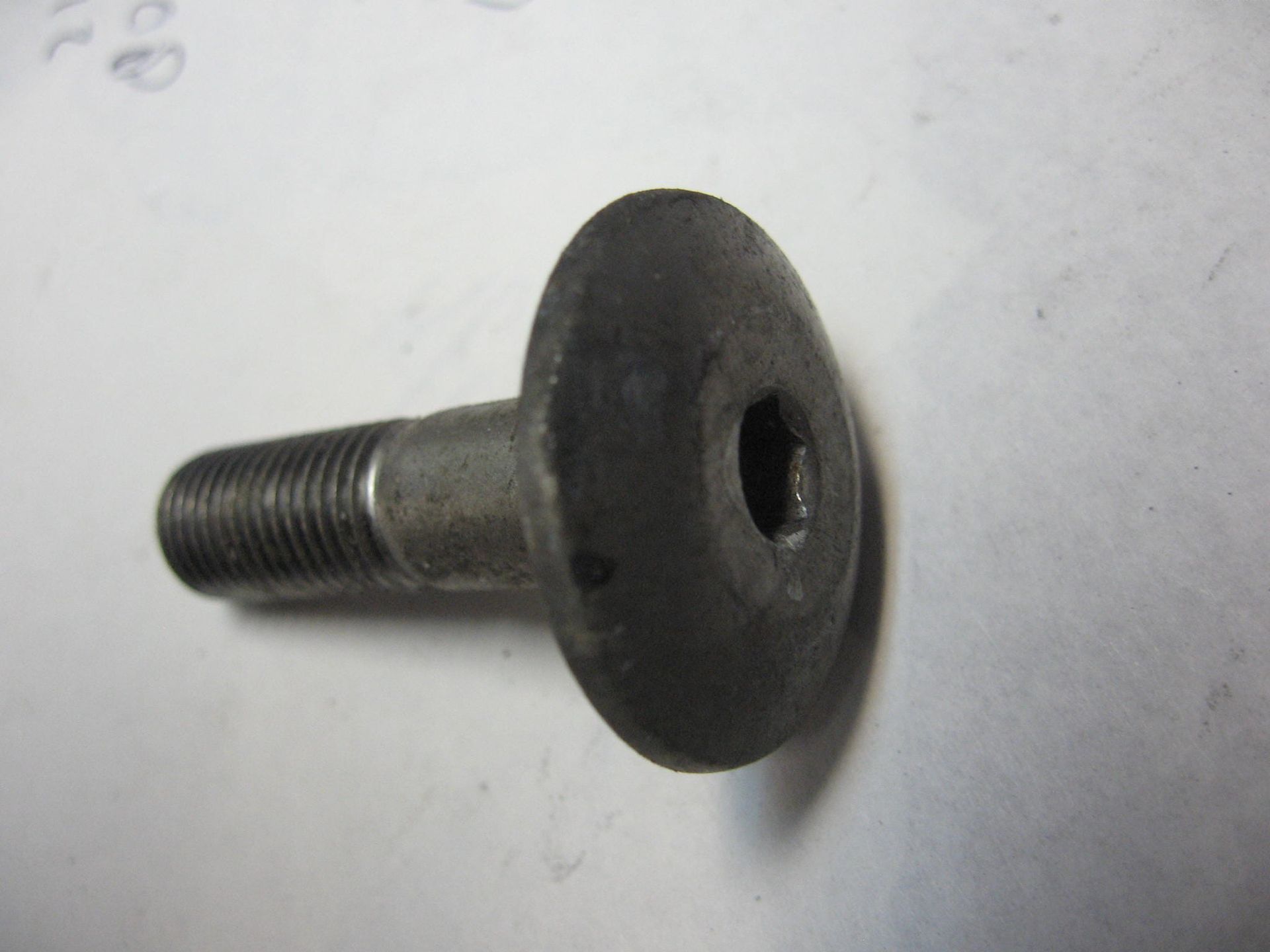 bout bevestiging ( li,re) houder voetsteunen , middelste voor/ onderste	St1100 1991-2003	90104-mt3-000		, m10x36