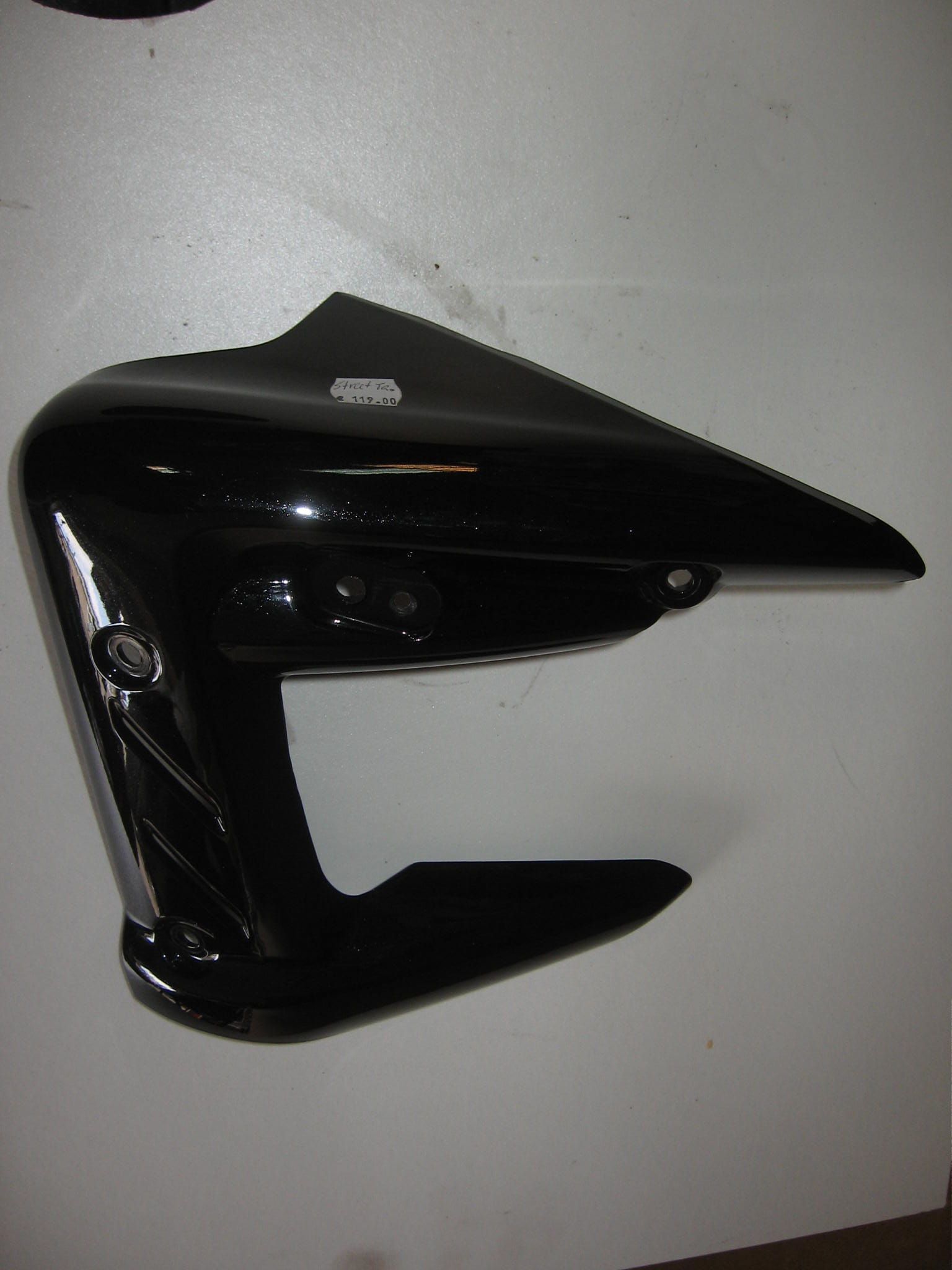 linker zijkap radiator // street triple 675 2007-2013 , street triple R 2008-2013	display model , lichte krasjes , zonder bevstegings kit 		T2100563