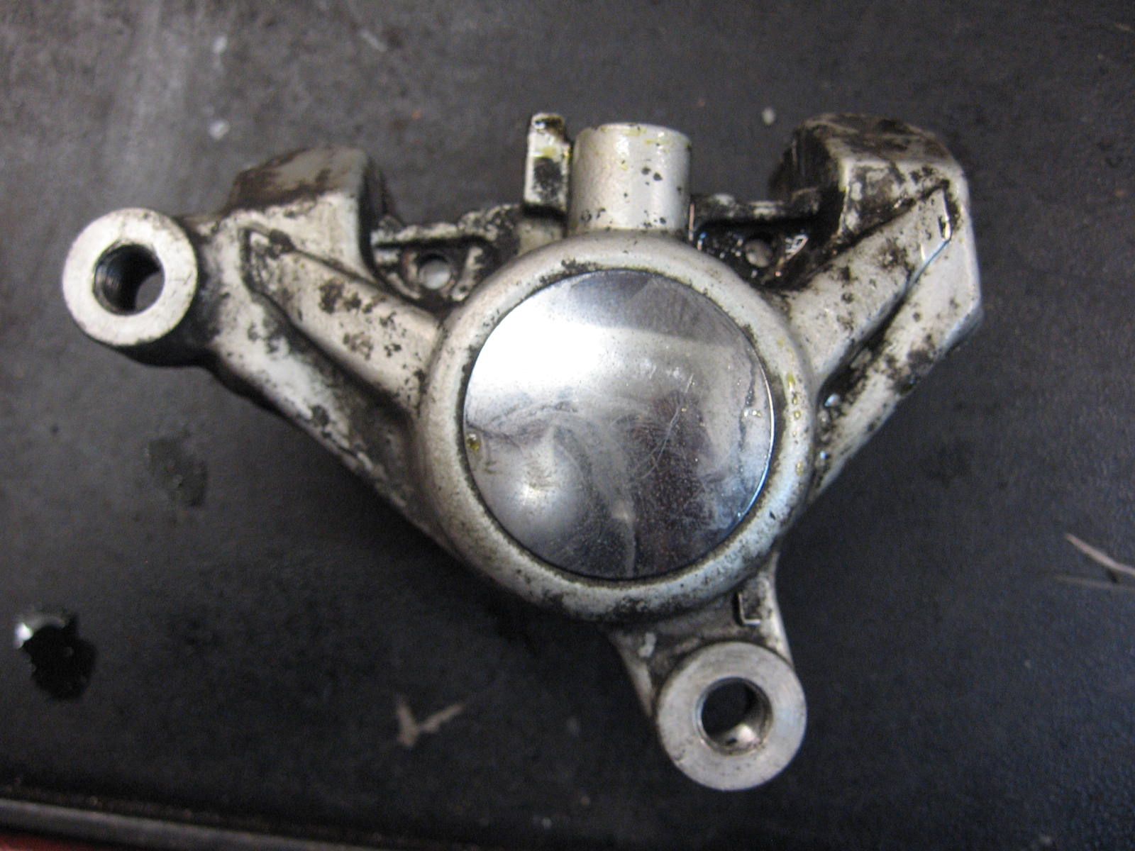 voorremklauw links	Xj700 1985-86 xj650 80-83 xv750 xv1100	42h-25810-11