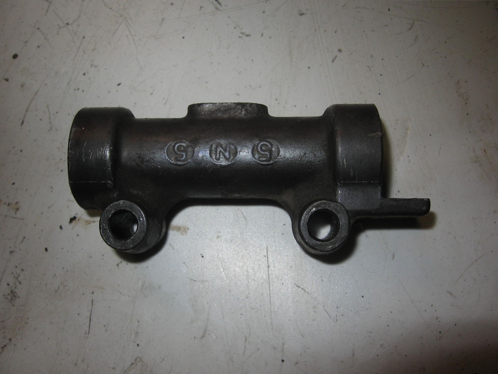 Verdeelstukr / verbinding remslang voor // kz550	 Vn750 86-2006 , kz1000 m1,m2 k2 , 	43061-1002
