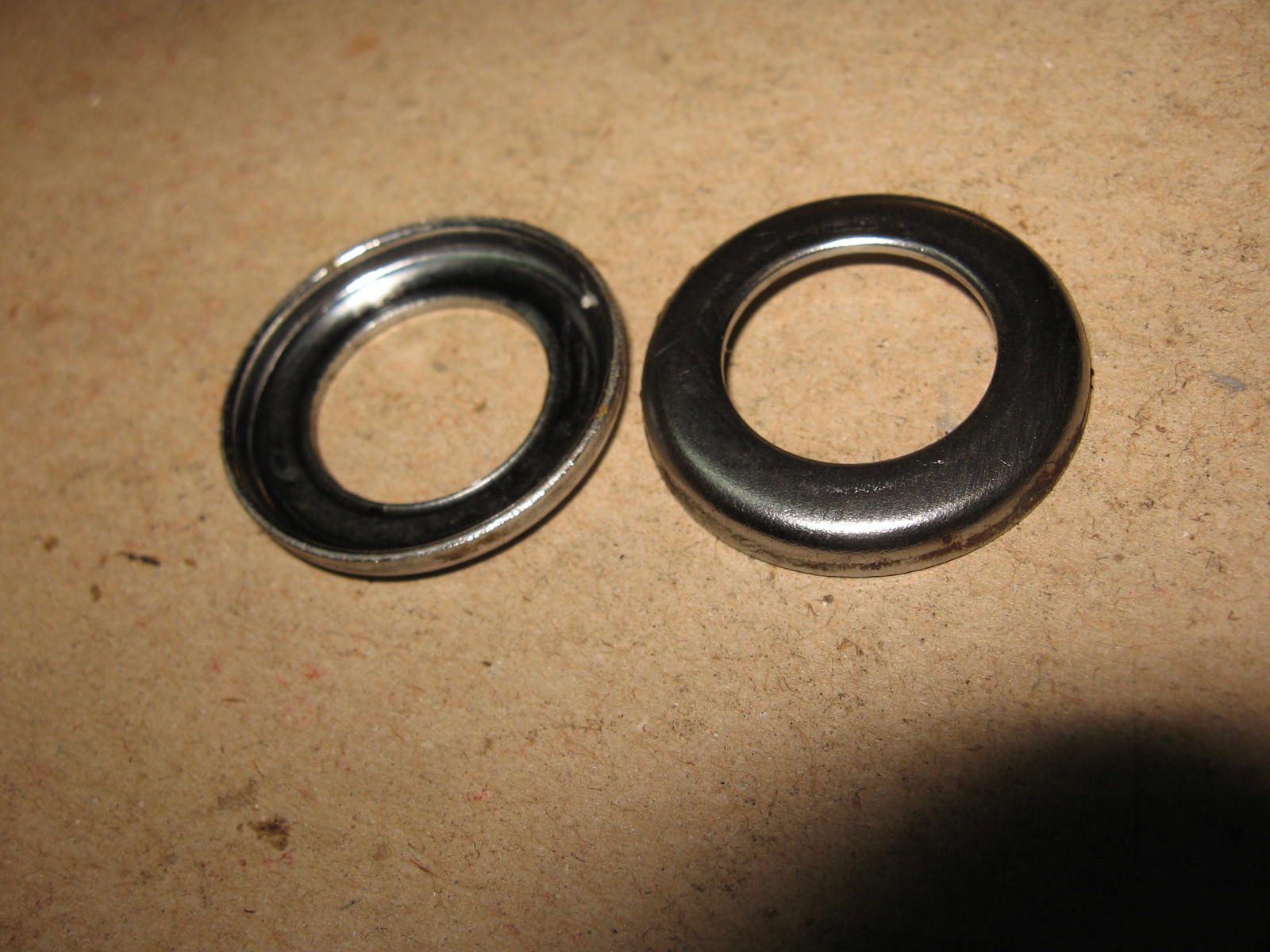 2x chromering op kleppendekselboutafdichting	Vt600c 1988-07-07 	90541-mb0-000